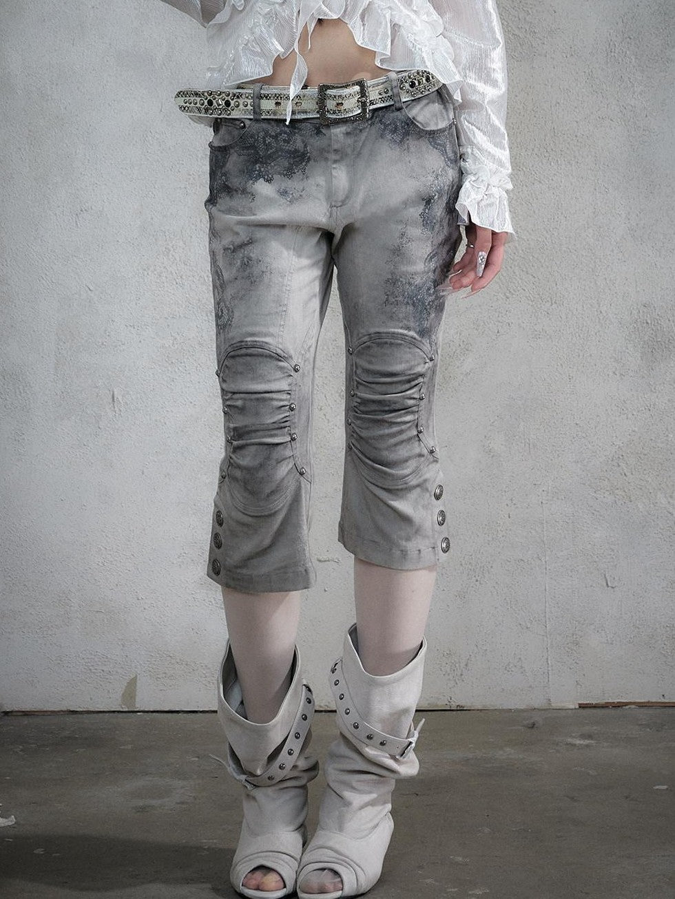NO ROMANCE Distressed Lace Print Slim Fit Women&