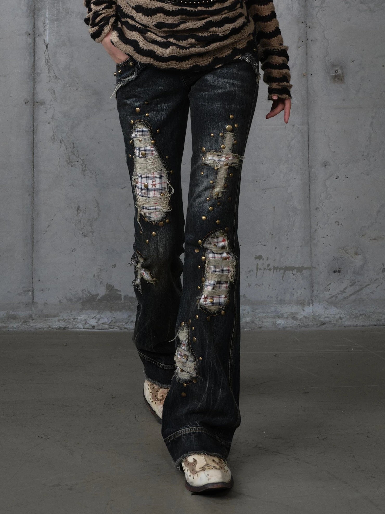NO ROMANCE Distressed Plaid Slim Low Rise Punk Women Non Stretch Denim Zip Fly Jeans
