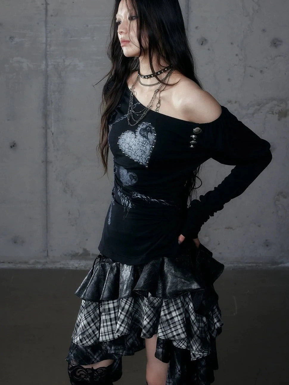 NO ROMANCE Stretchy Knit Asymmetric Neck Slim Long Sleeve Women Cross Heart Graphic T-Shirt