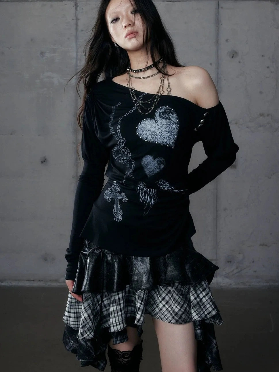 NO ROMANCE Stretchy Knit Asymmetric Neck Slim Long Sleeve Women Cross Heart Graphic T-Shirt