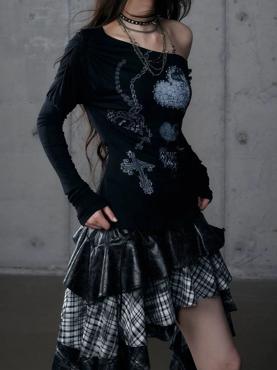 NO ROMANCE Stretchy Knit Asymmetric Neck Slim Long Sleeve Women Cross Heart Graphic T-Shirt