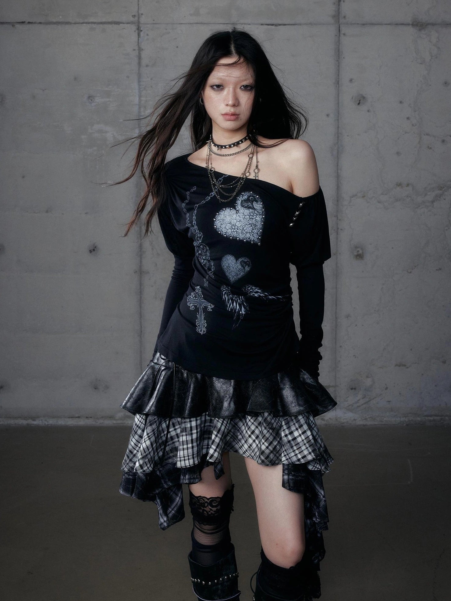 NO ROMANCE Stretchy Knit Asymmetric Neck Slim Long Sleeve Women Cross Heart Graphic T-Shirt