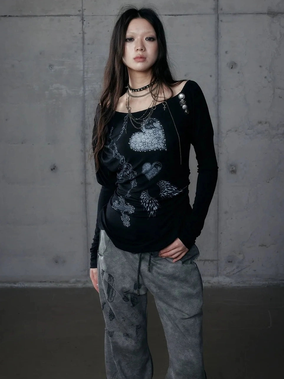 NO ROMANCE Stretchy Knit Asymmetric Neck Slim Long Sleeve Women Cross Heart Graphic T-Shirt