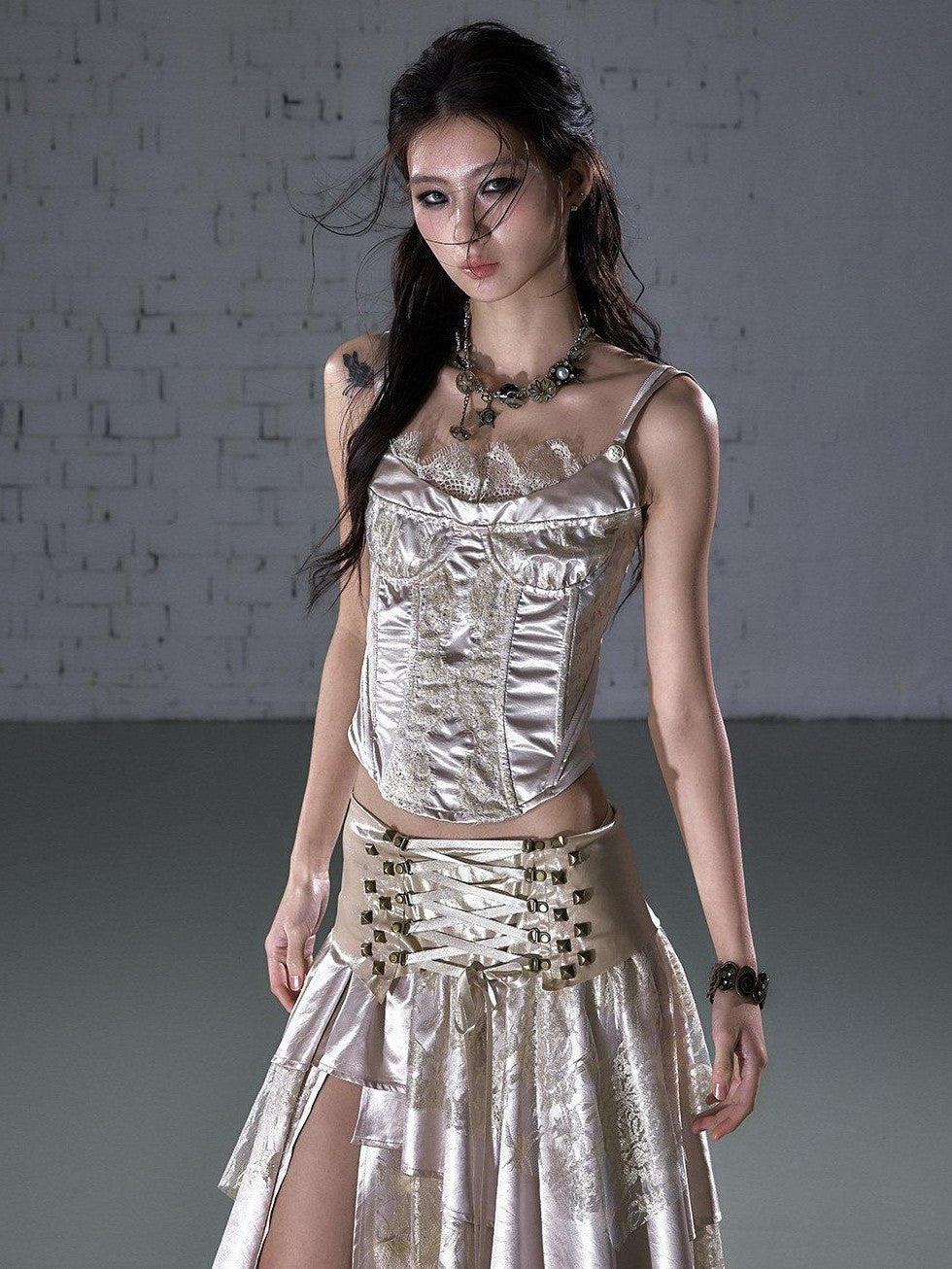 NO ROMANCE Vintage Court Waist Cinching Lace Trim Boned Bustier Women&