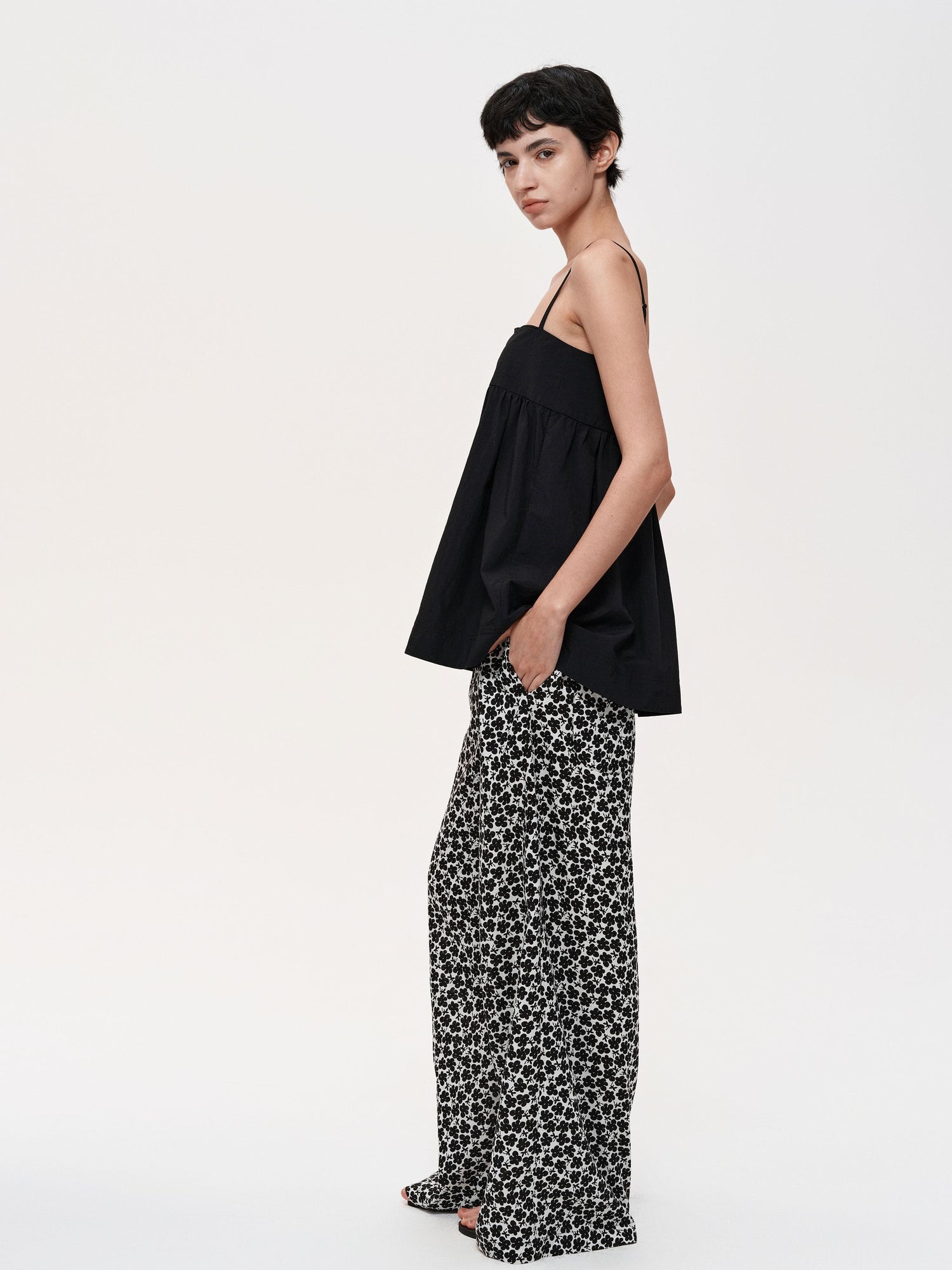 Northbutsouth Adjustable Straps U Shape Wire Modest Puff Sleeveless Top