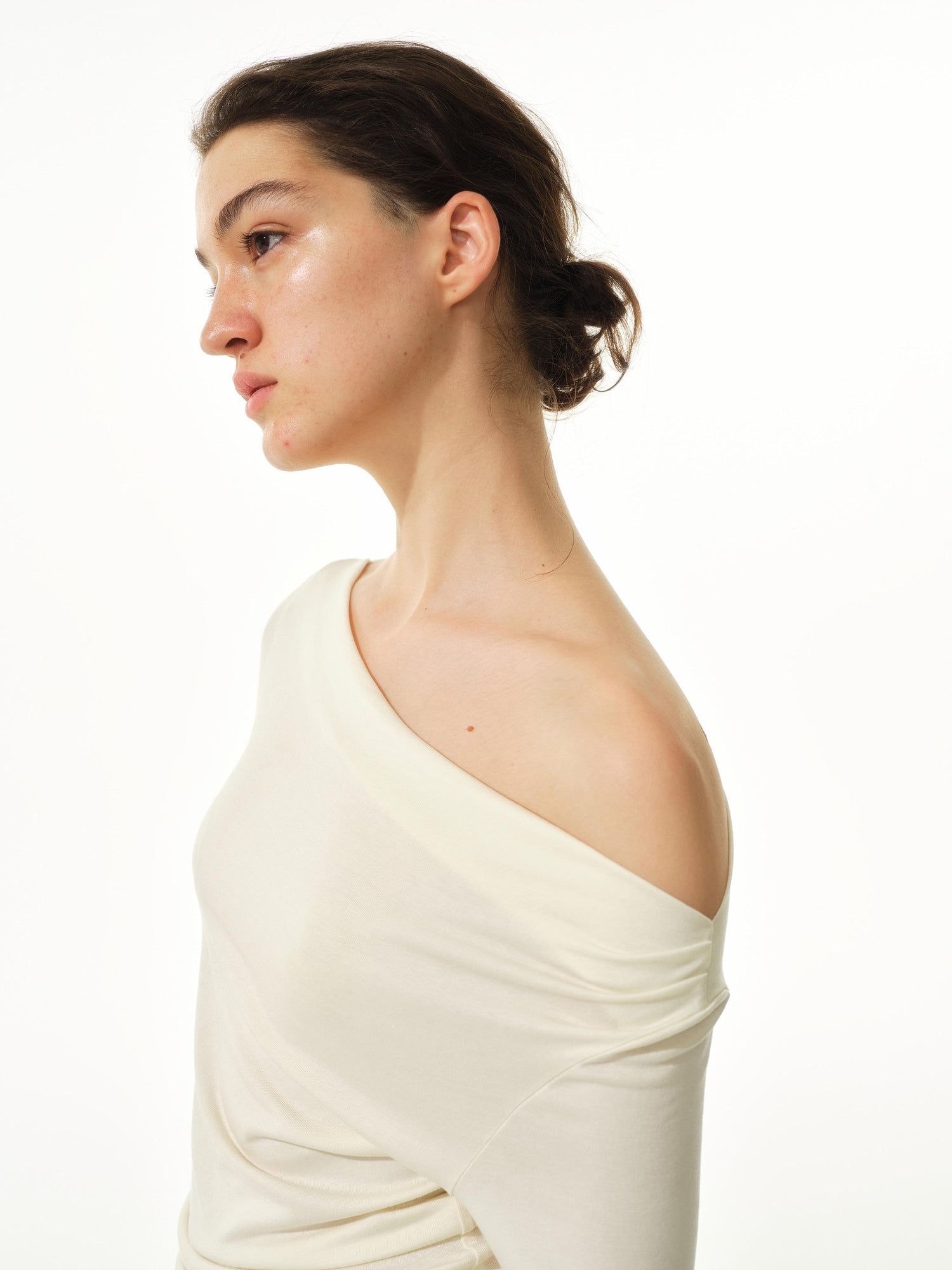 Northbutsouth Asymmetric Ruffle Hem Soft Fitted Top