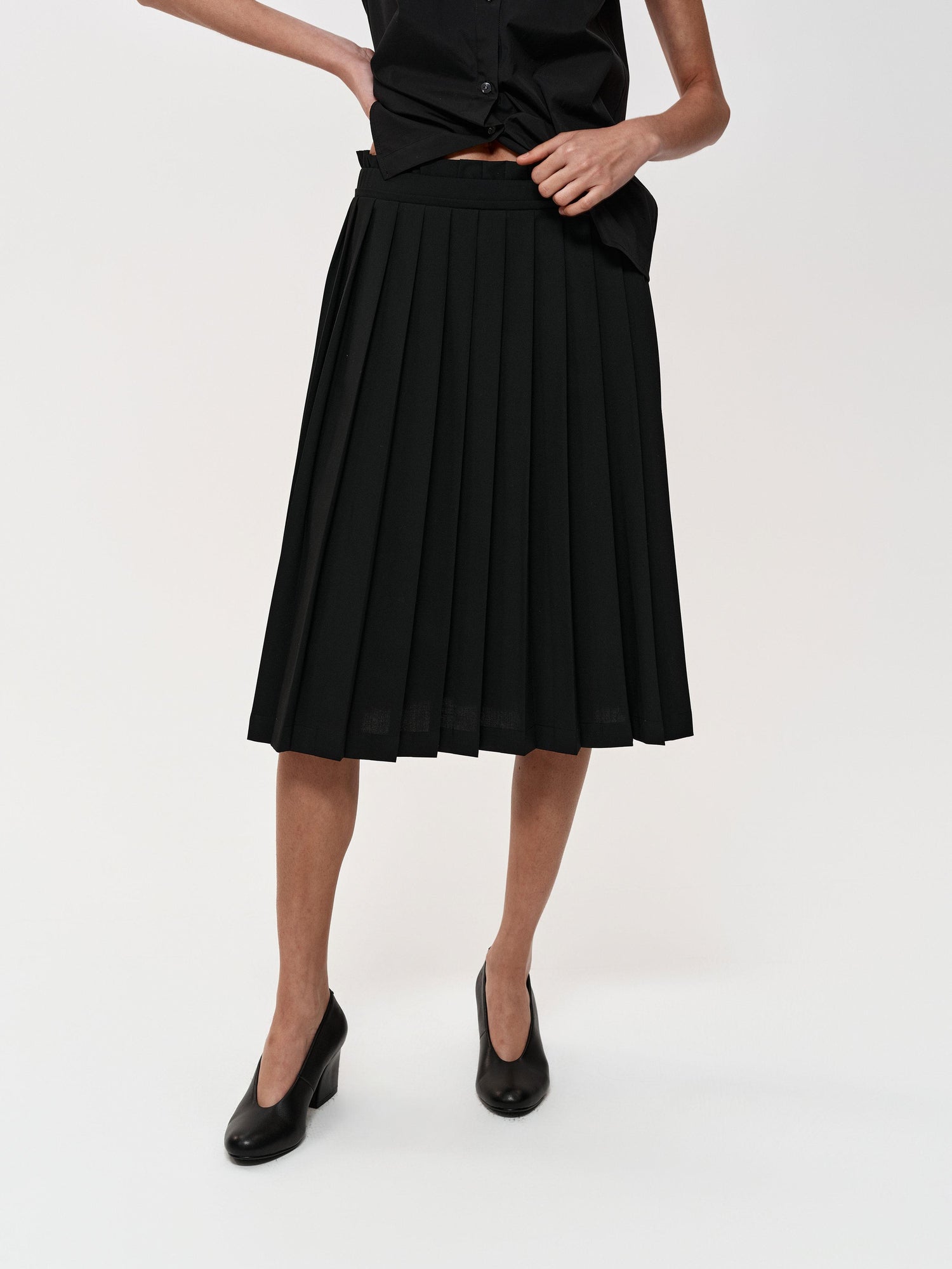 Northbutsouth Classic Pleated Skirt With Lace Waistband