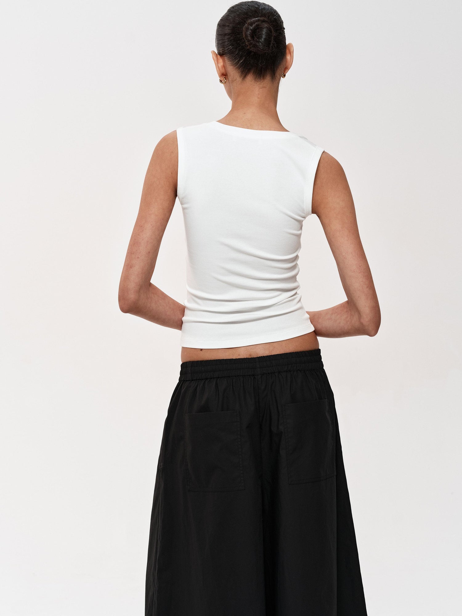 Northbutsouth Deep V Slim Fit Camisole In Three Colors