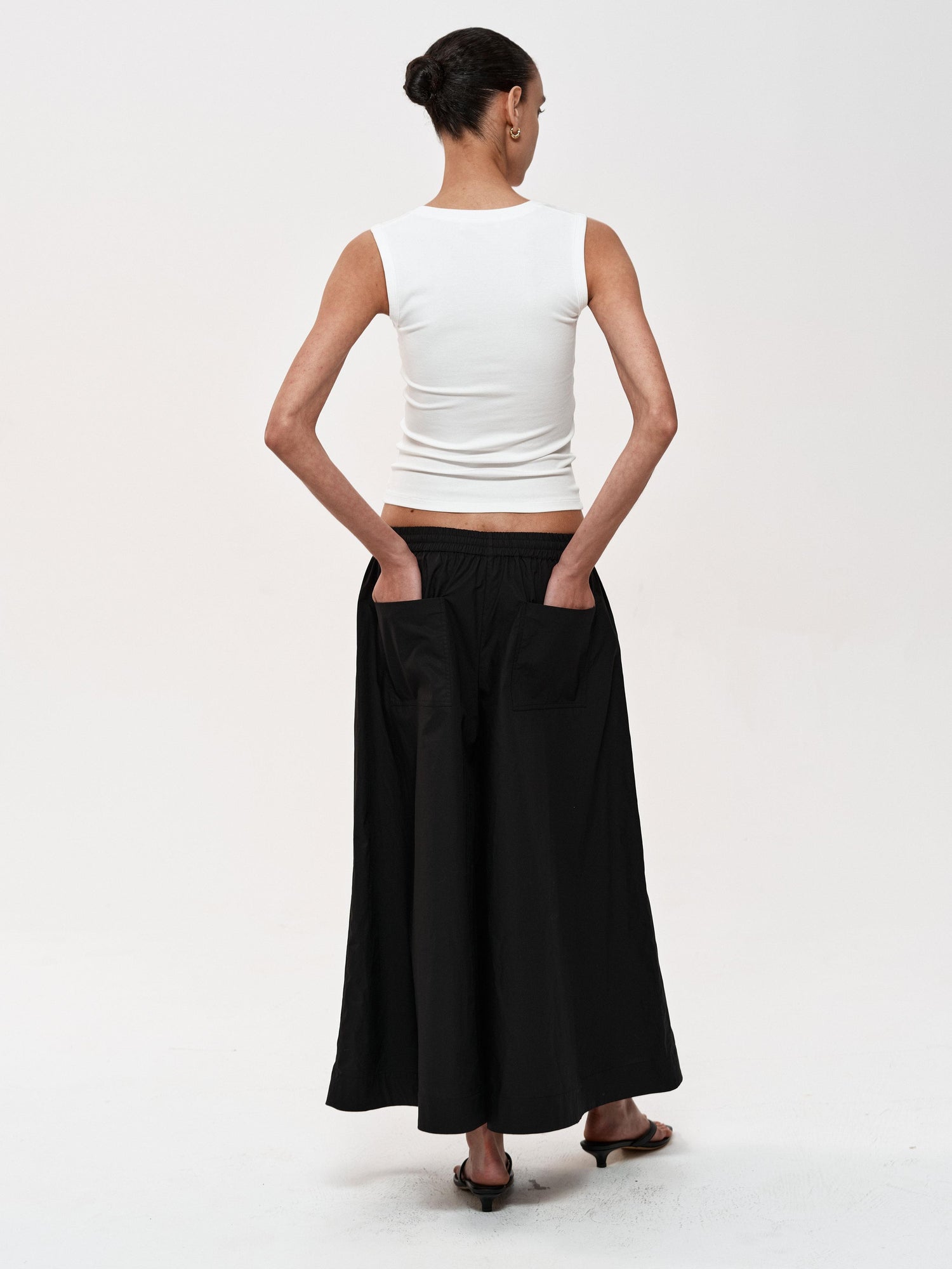 Northbutsouth Deep V Slim Fit Camisole In Three Colors