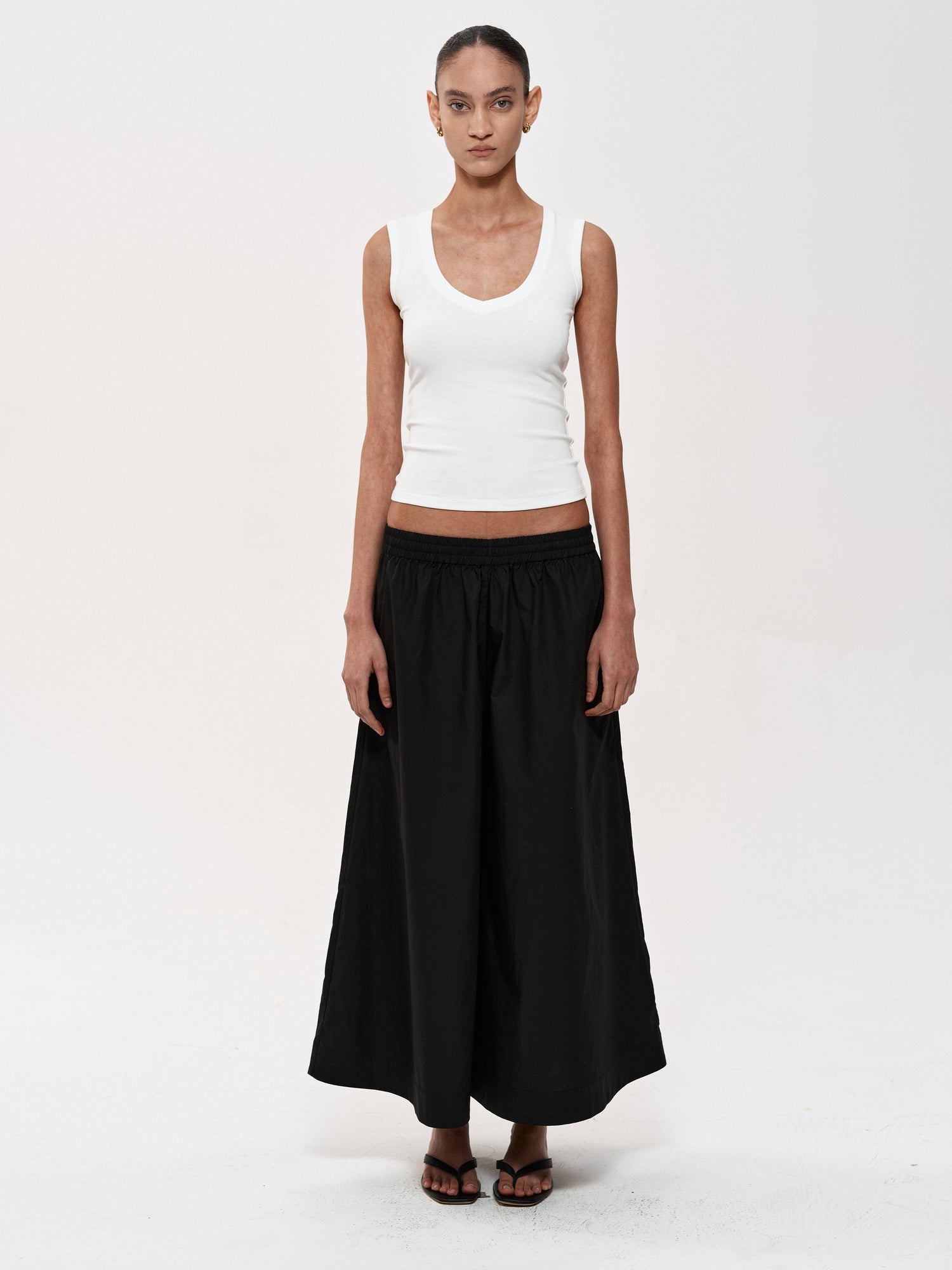 Northbutsouth Deep V Slim Fit Camisole In Three Colors