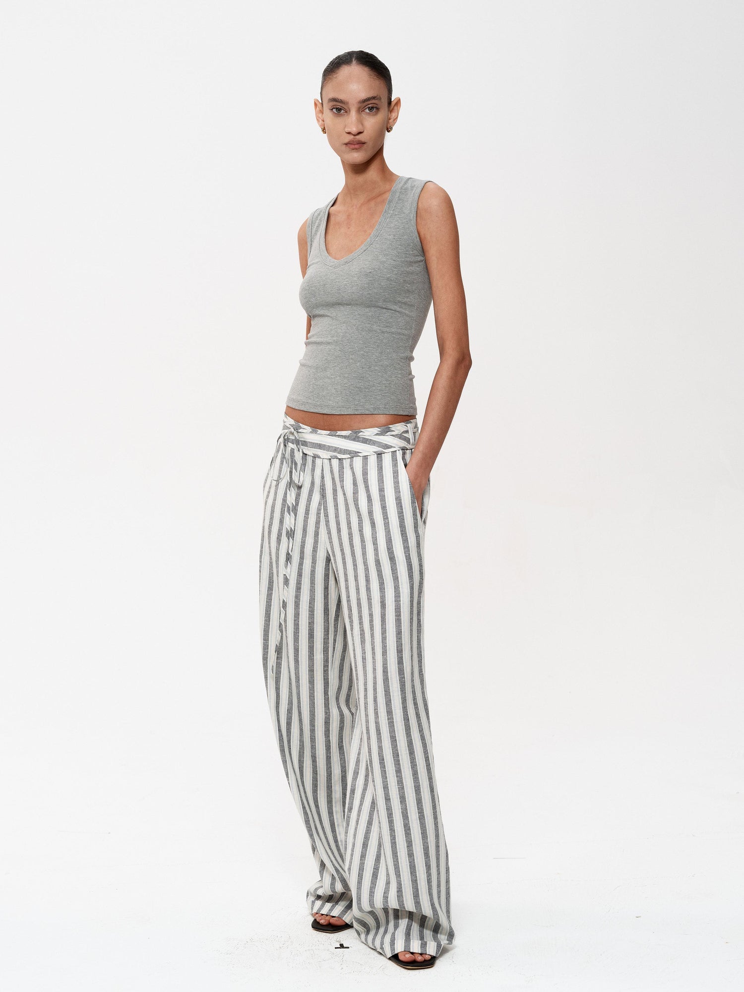 Northbutsouth Deep V Slim Fit Camisole In Three Colors