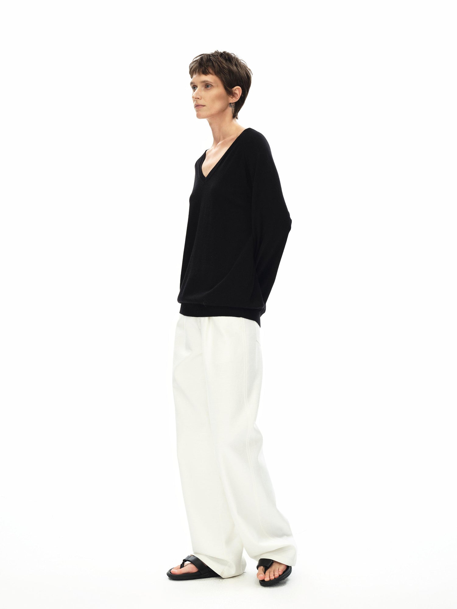 Northbutsouth Lightweight Wool V-Neck Loose Knit Sweater
