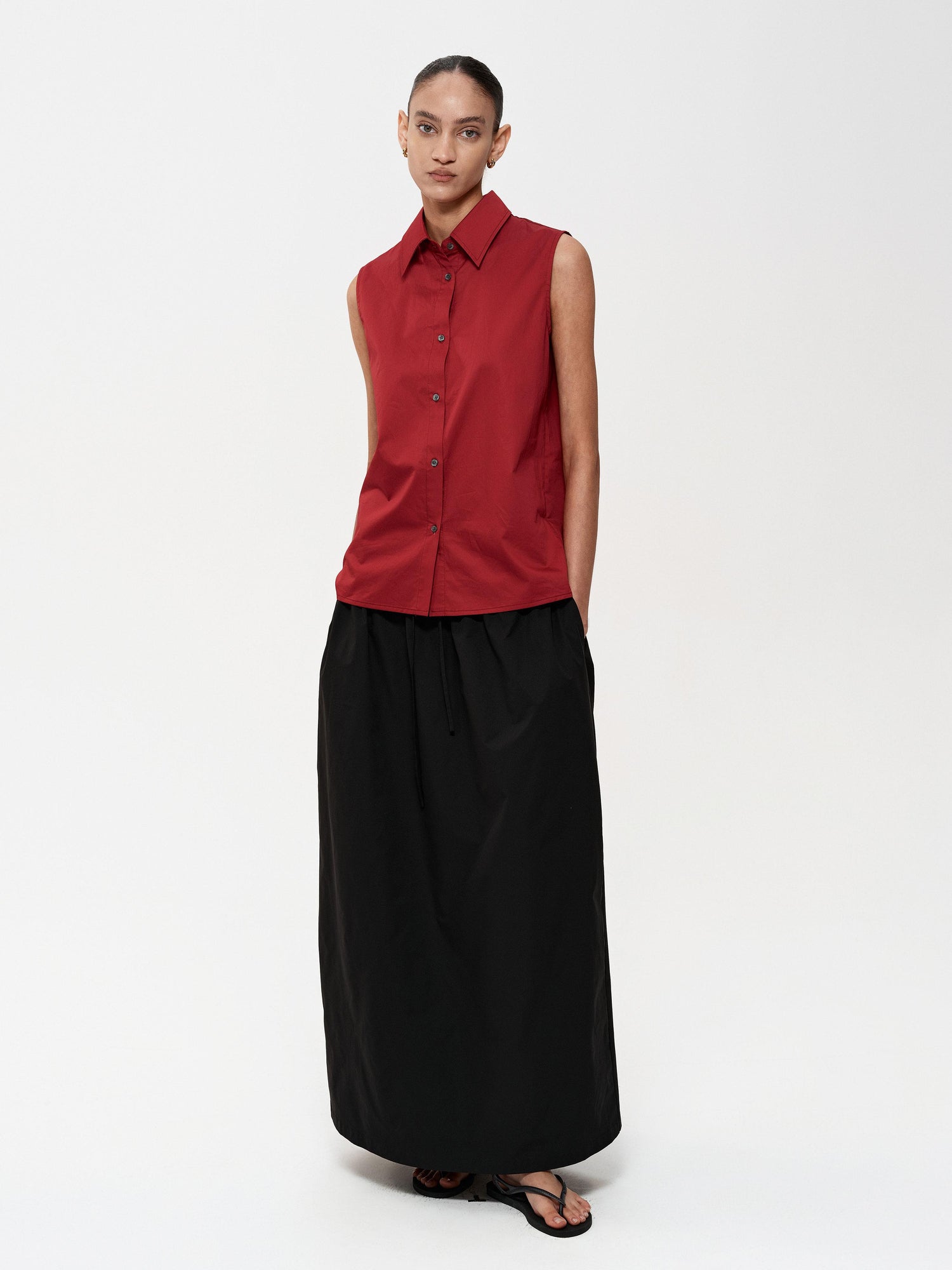 Northbutsouth Single Row Button Sleeveless Cotton Shirt in Black and Red