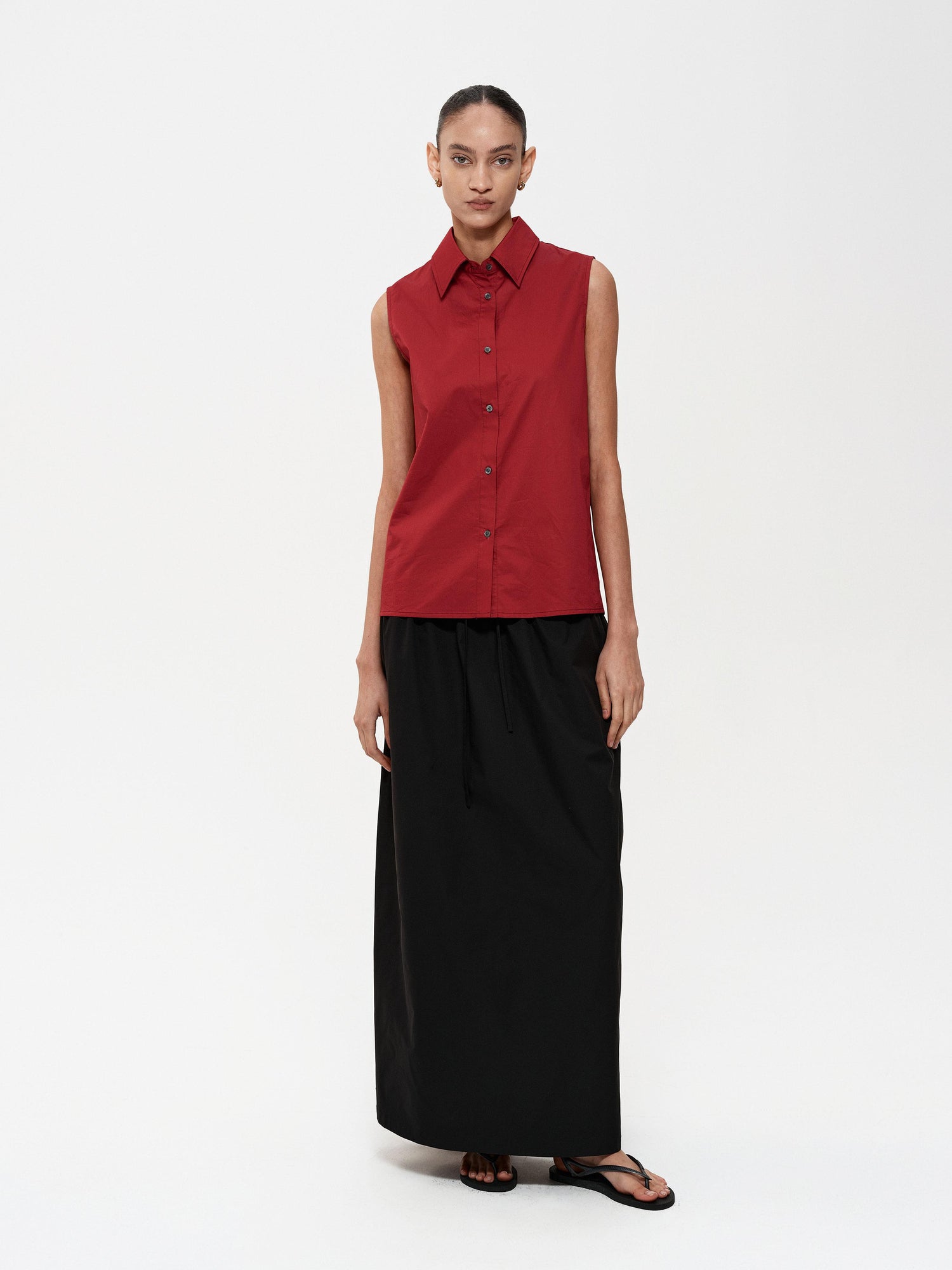 Northbutsouth Single Row Button Sleeveless Cotton Shirt in Black and Red