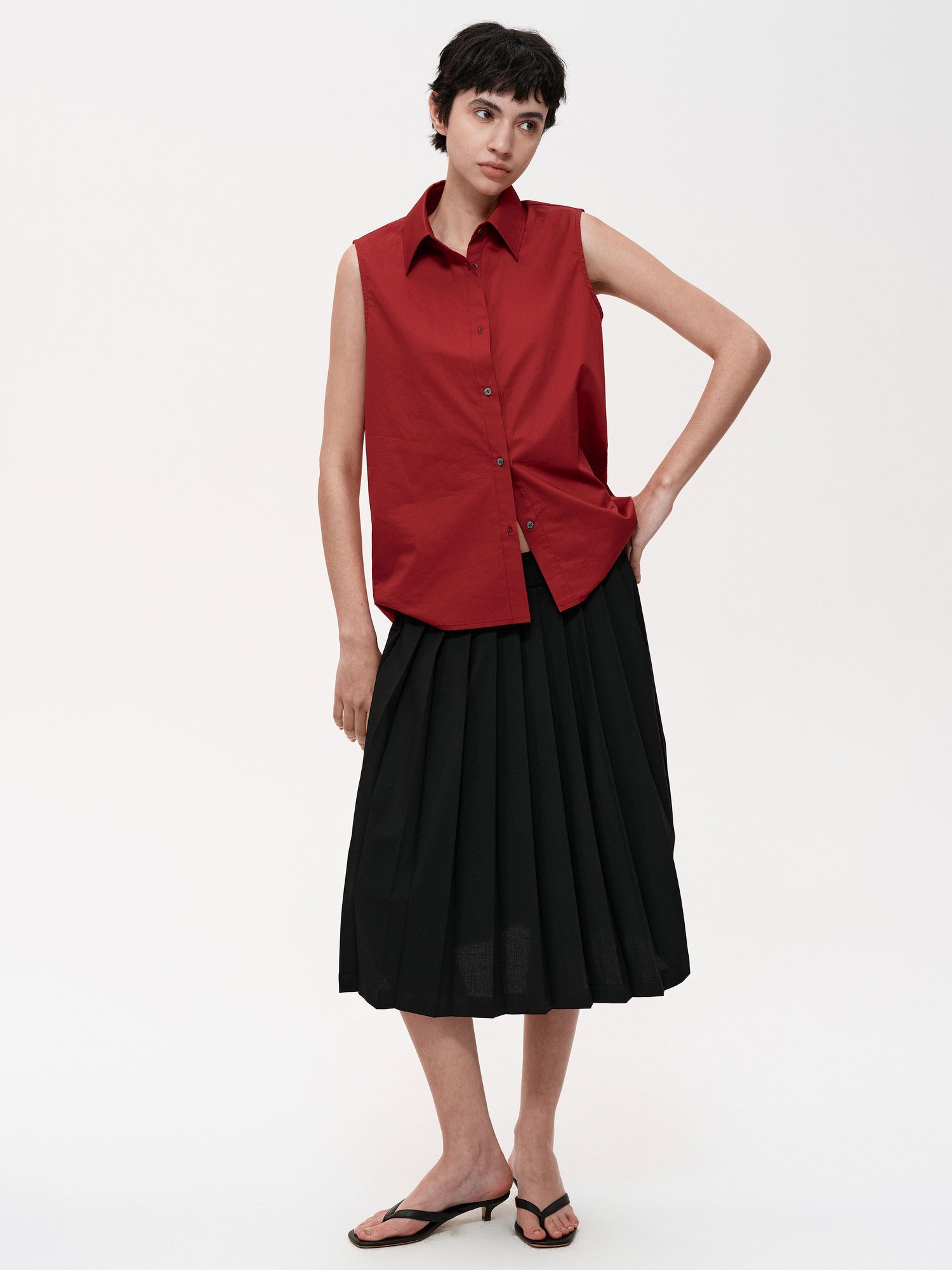 Northbutsouth Single Row Button Sleeveless Cotton Shirt in Black and Red