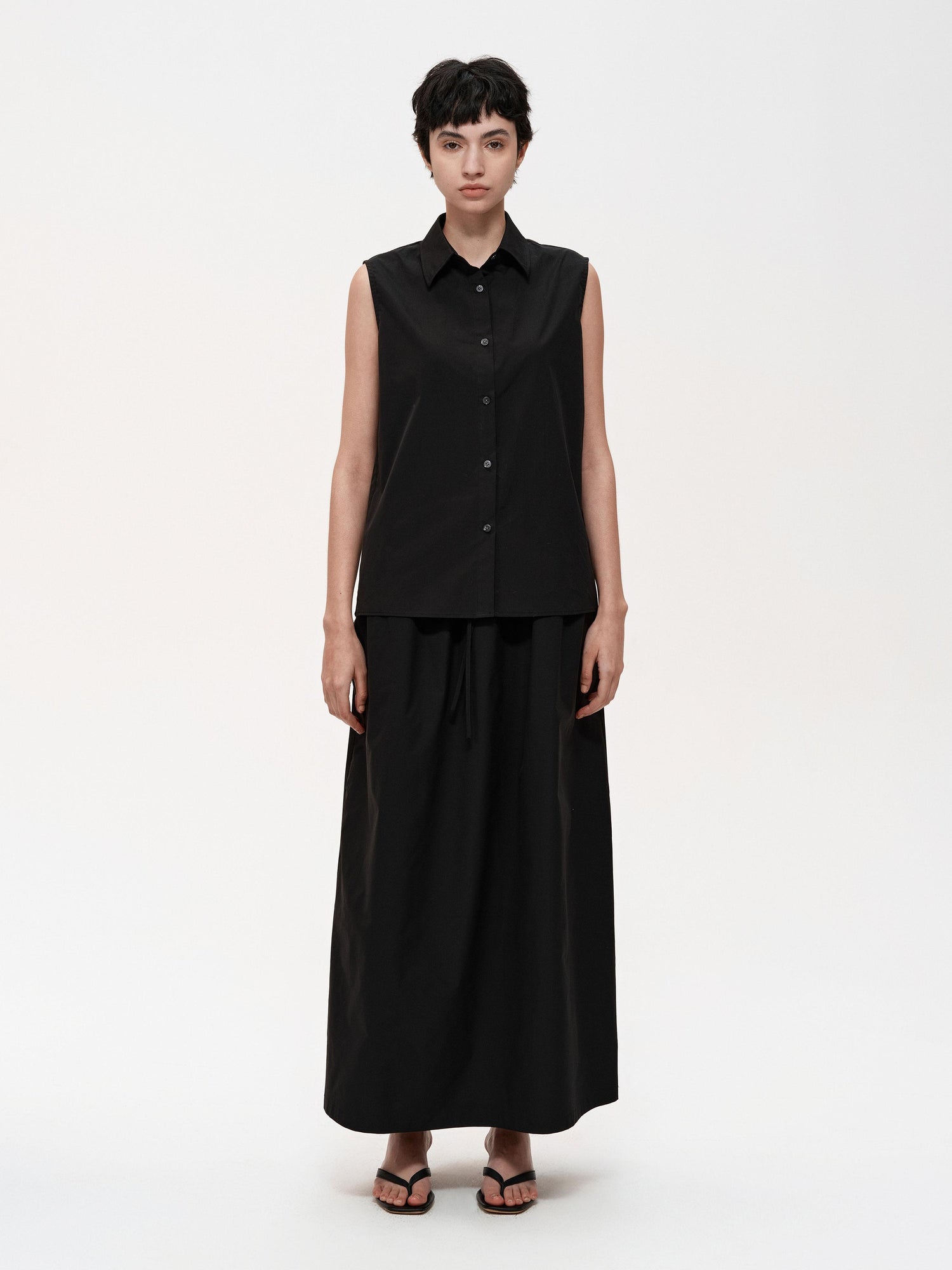 Northbutsouth Single Row Button Sleeveless Cotton Shirt in Black and Red