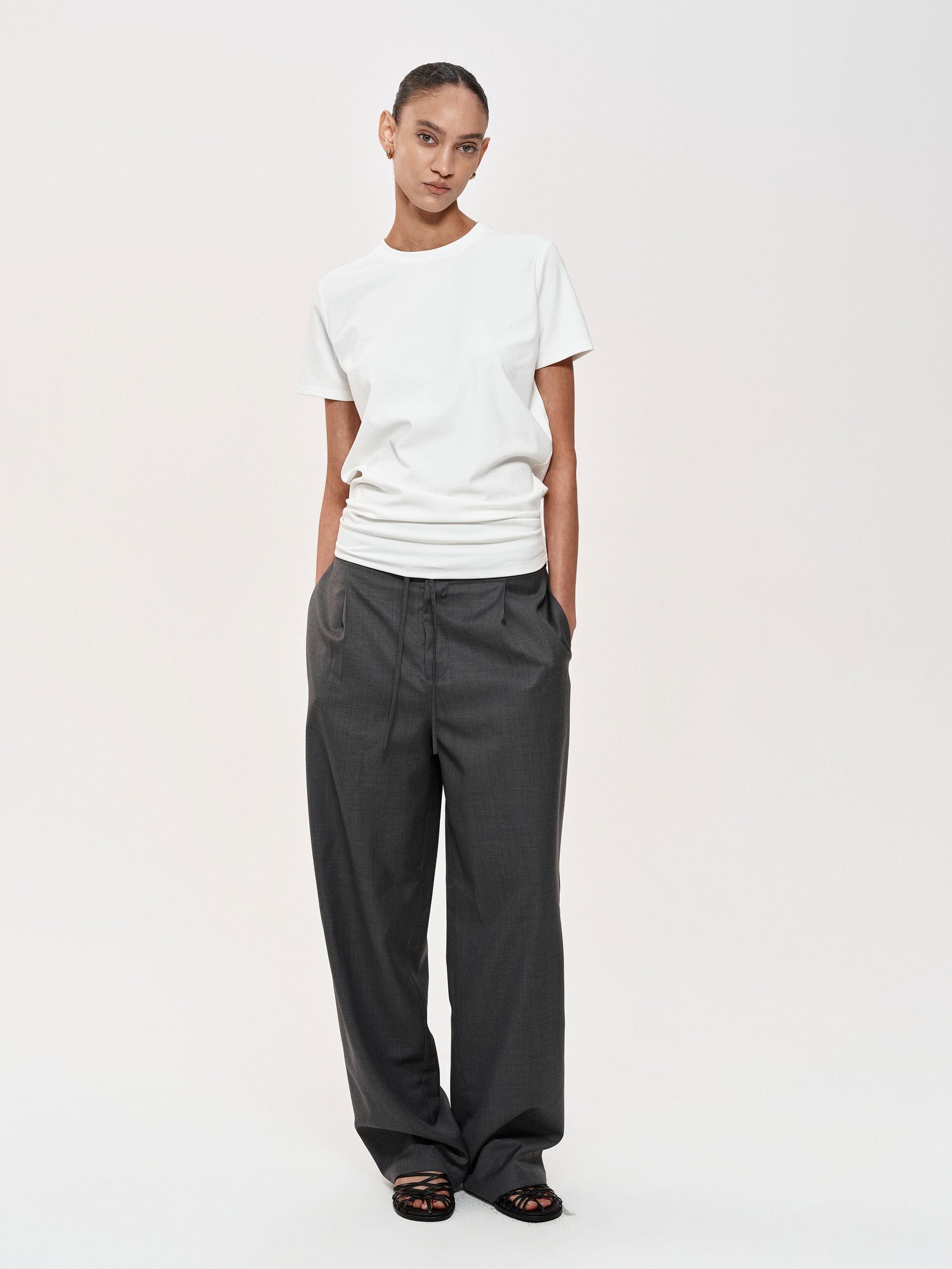 Northbutsouth Stacked Pleat Hem Round Neck T-shirt