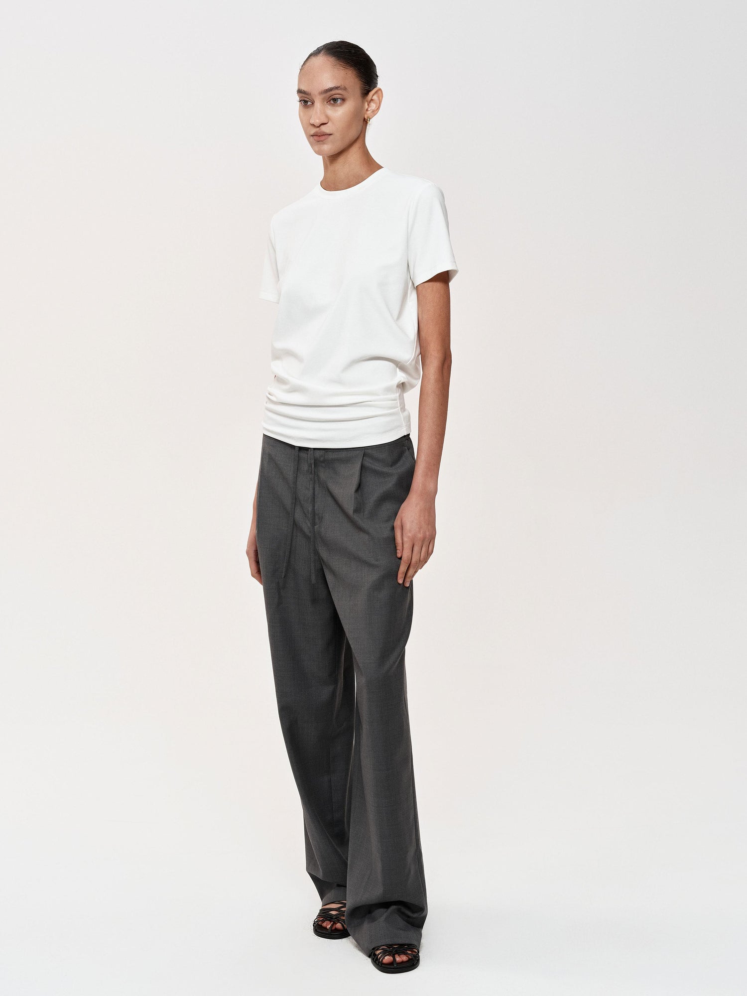 Northbutsouth Stacked Pleat Hem Round Neck T-shirt