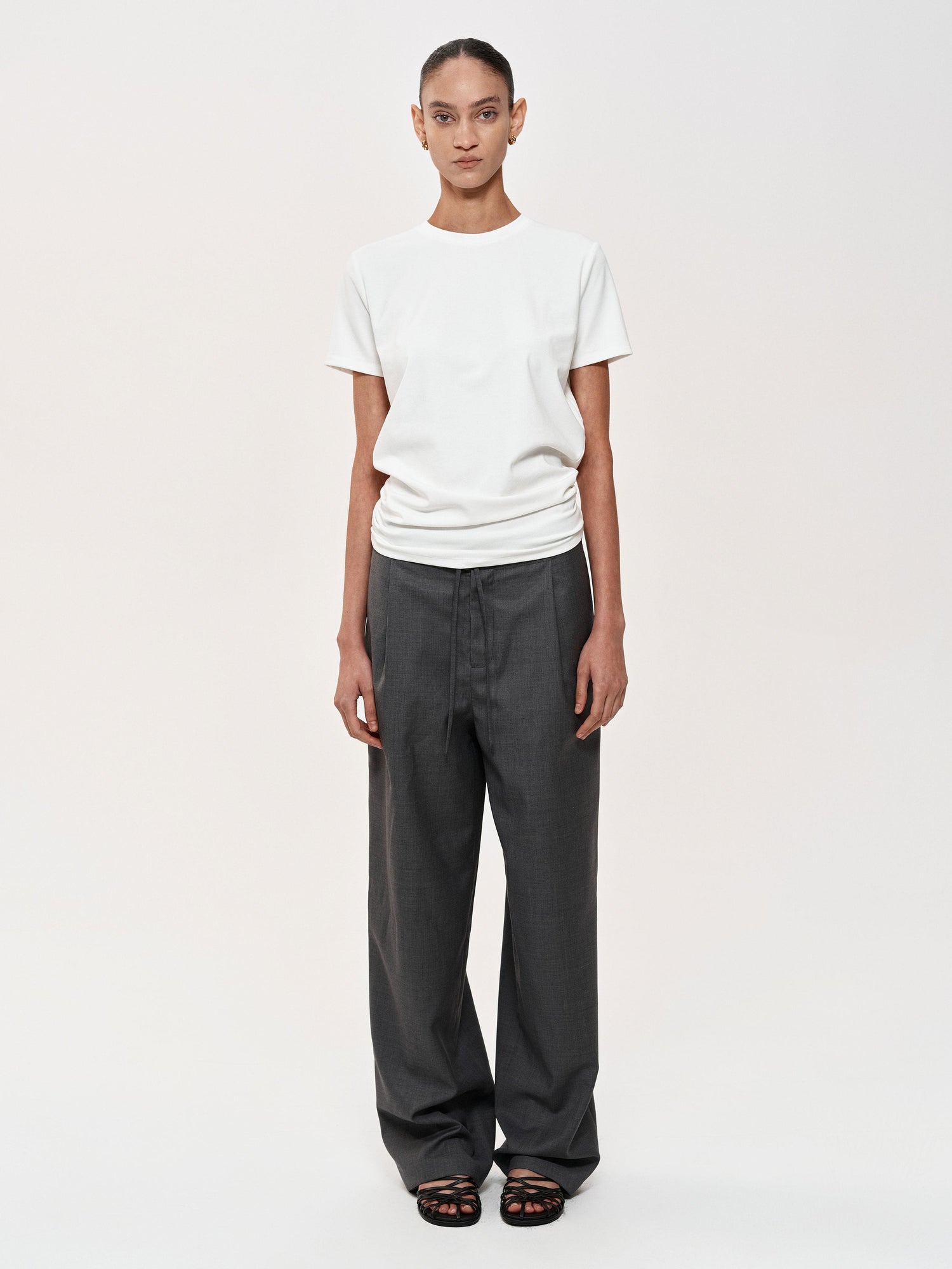 Northbutsouth Stacked Pleat Hem Round Neck T-shirt