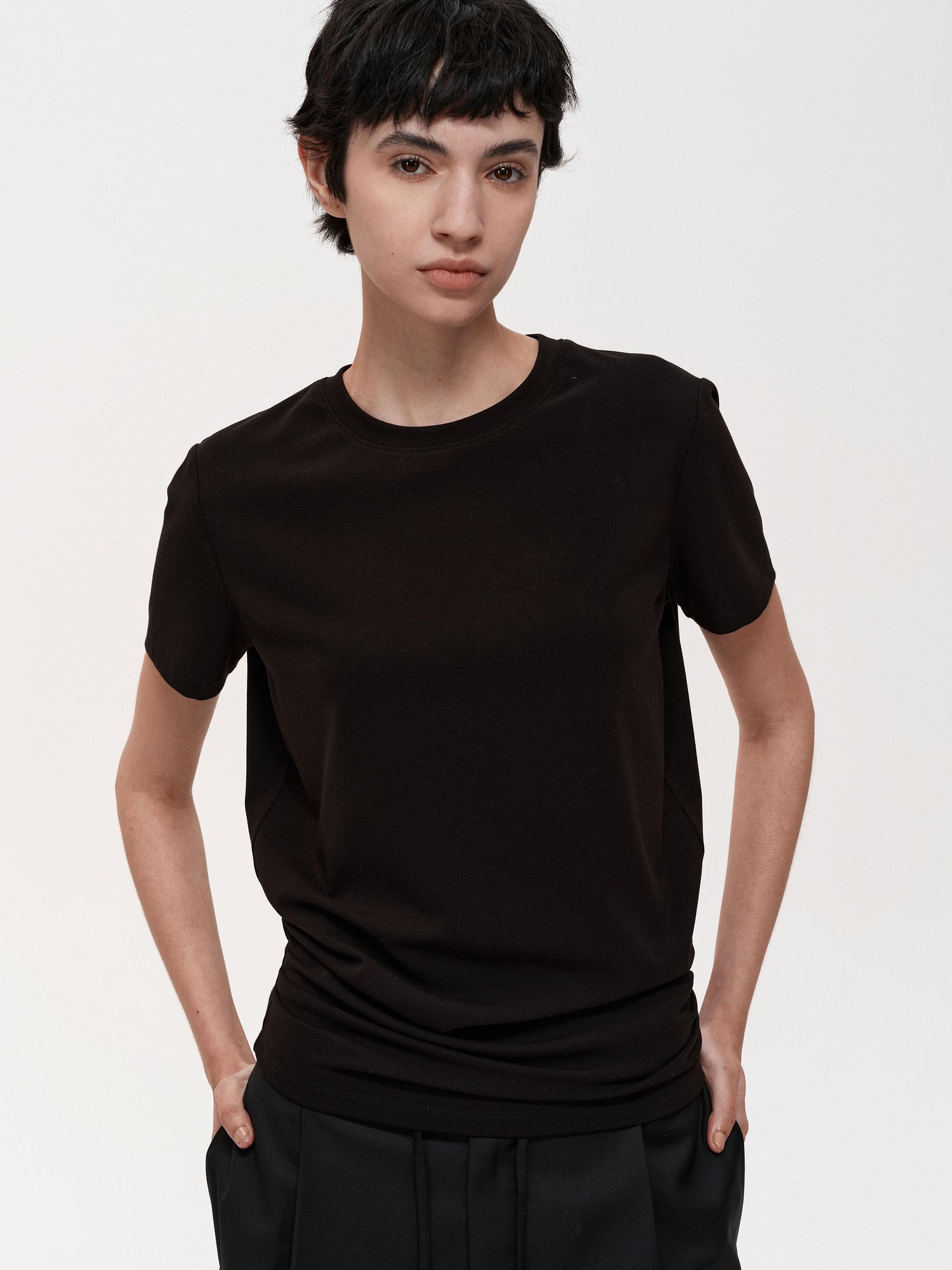 Northbutsouth Stacked Pleat Hem Round Neck T-shirt