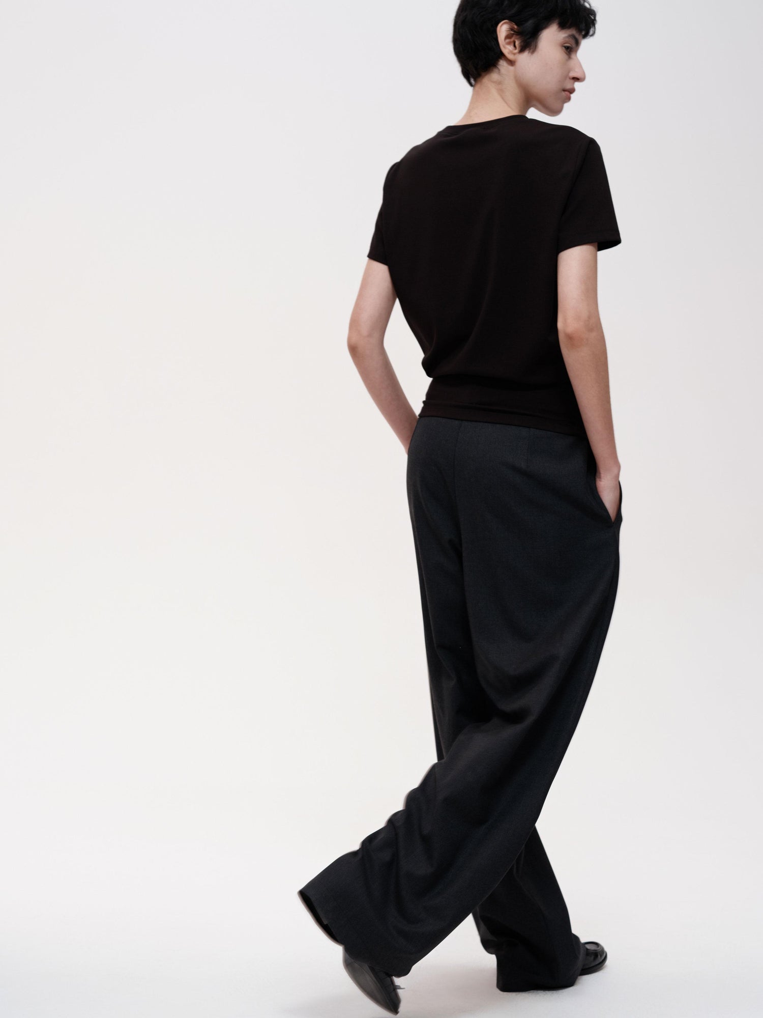 Northbutsouth Stacked Pleat Hem Round Neck T-shirt