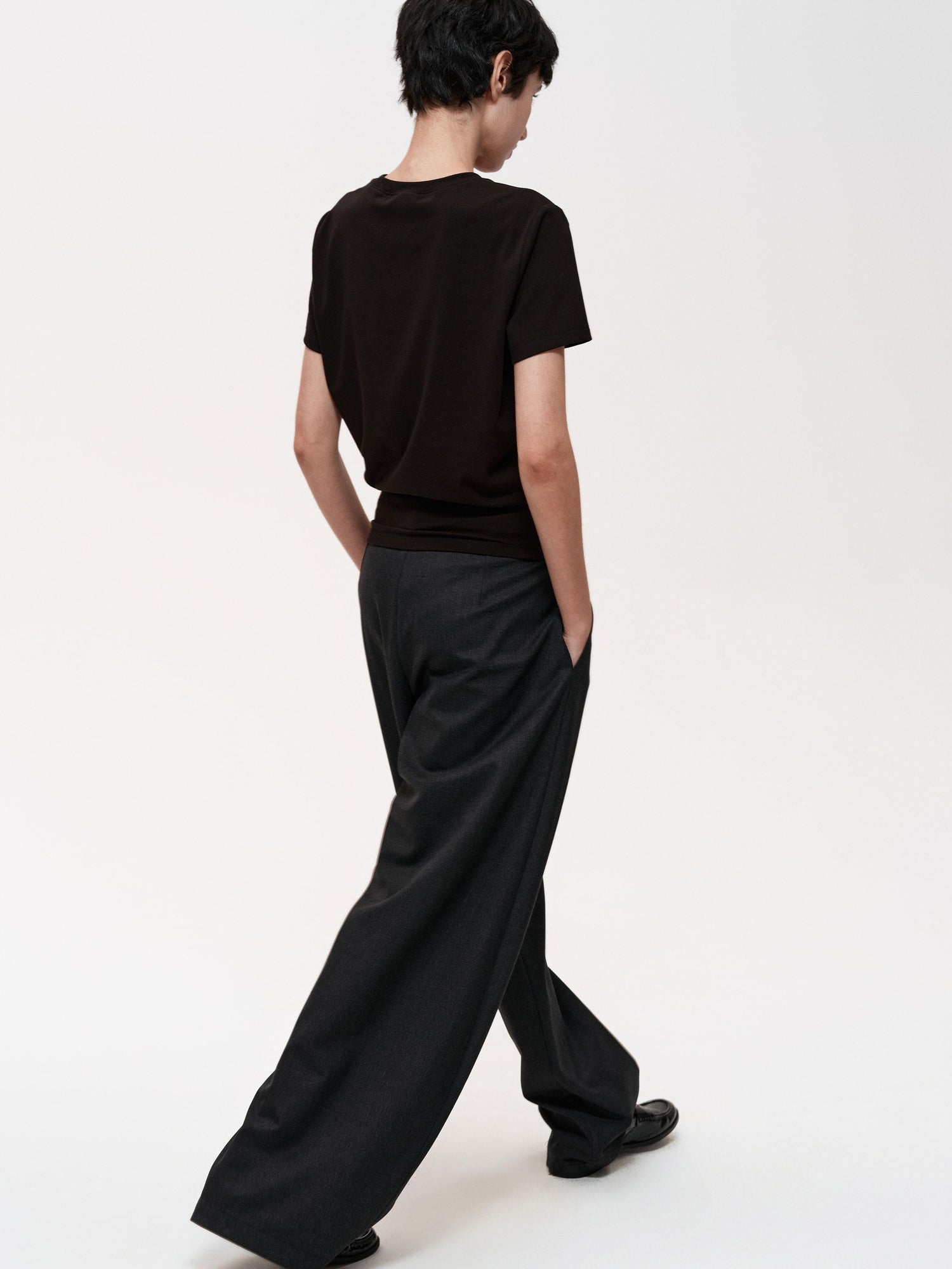 Northbutsouth Stacked Pleat Hem Round Neck T-shirt