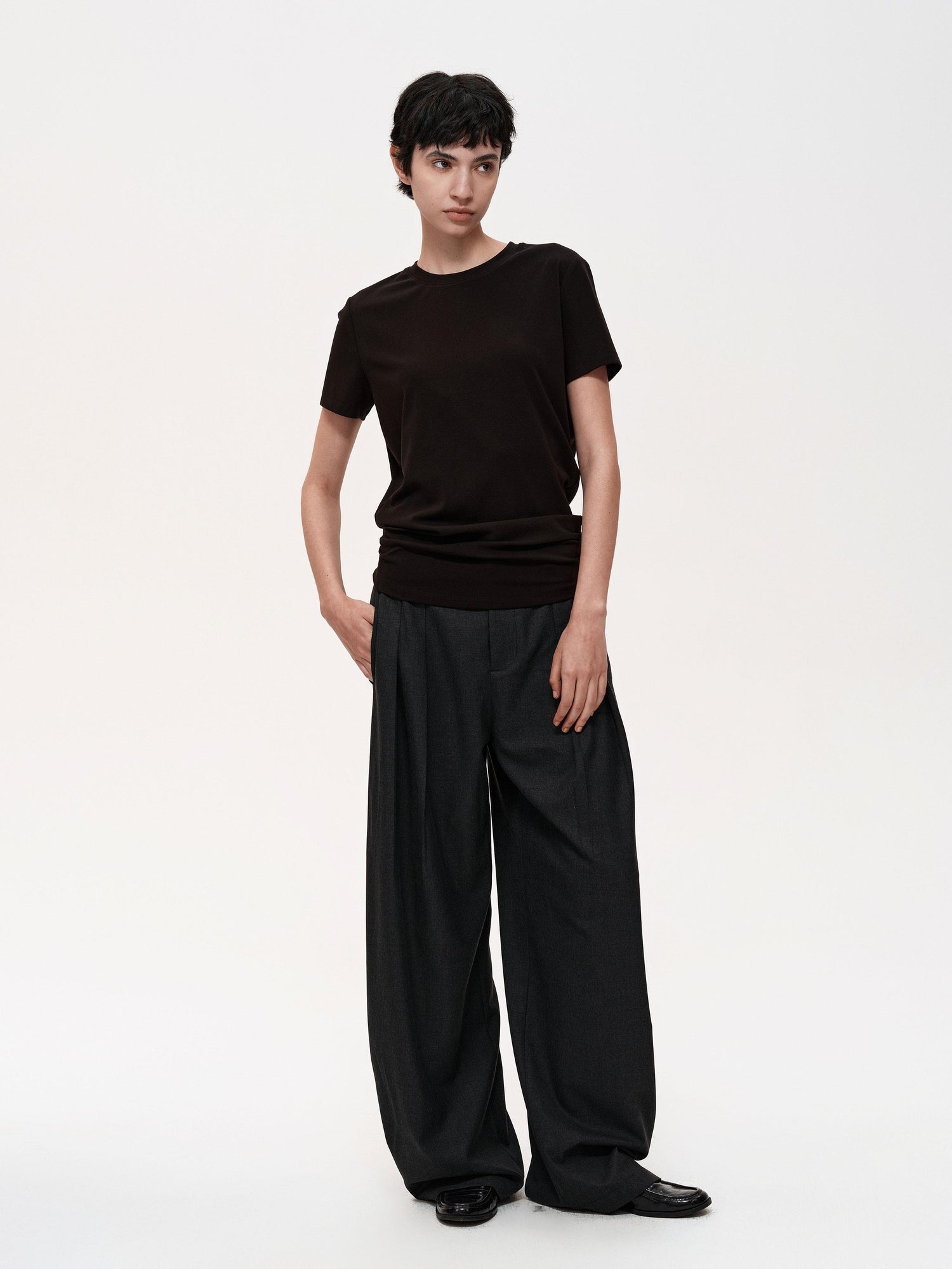 Northbutsouth Stacked Pleat Hem Round Neck T-shirt