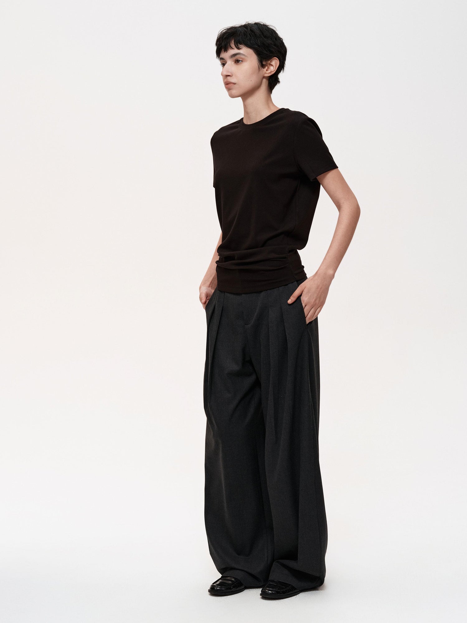 Northbutsouth Stacked Pleat Hem Round Neck T-shirt