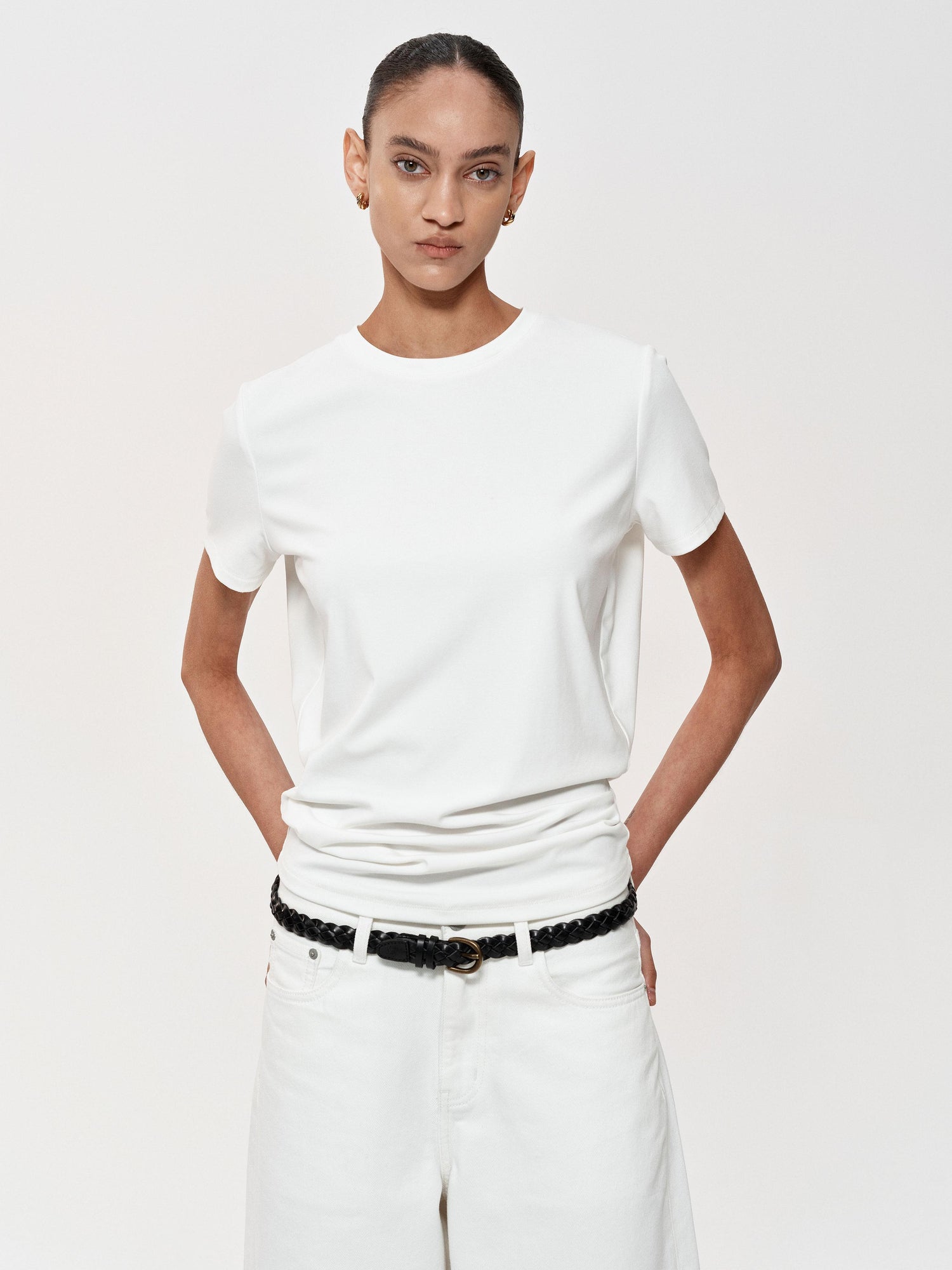 Northbutsouth Stacked Pleat Hem Round Neck T-shirt