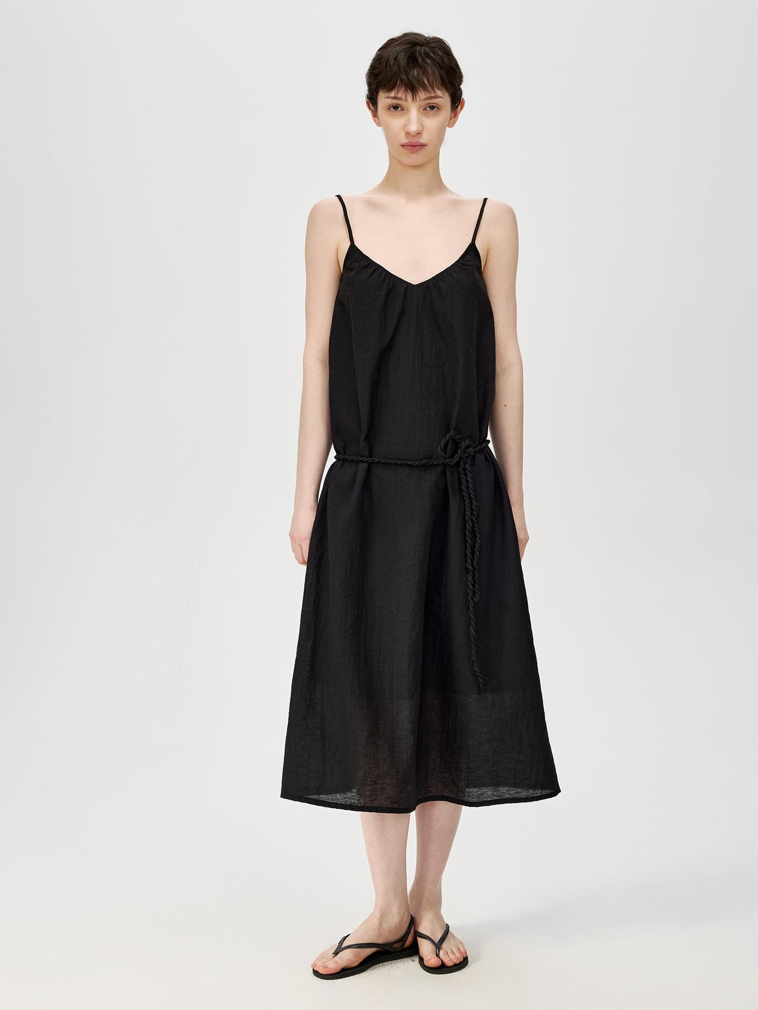 Northbutsouth Twist Knot V-Neck Adjustable Strap Textured Midi Dress