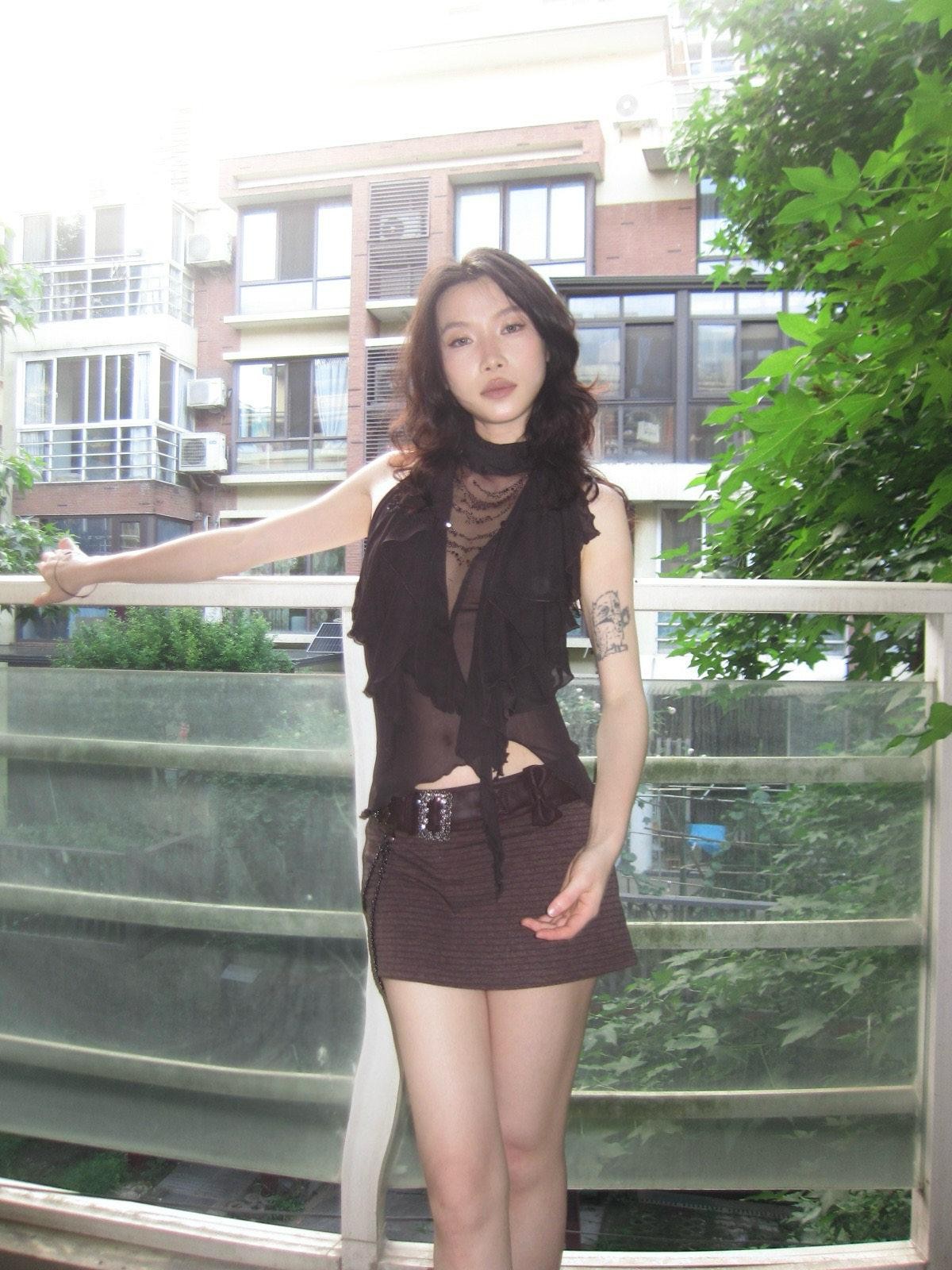 OPEN AESTHETIC Rhinestone Ruffle Button Open Back Slim Women&