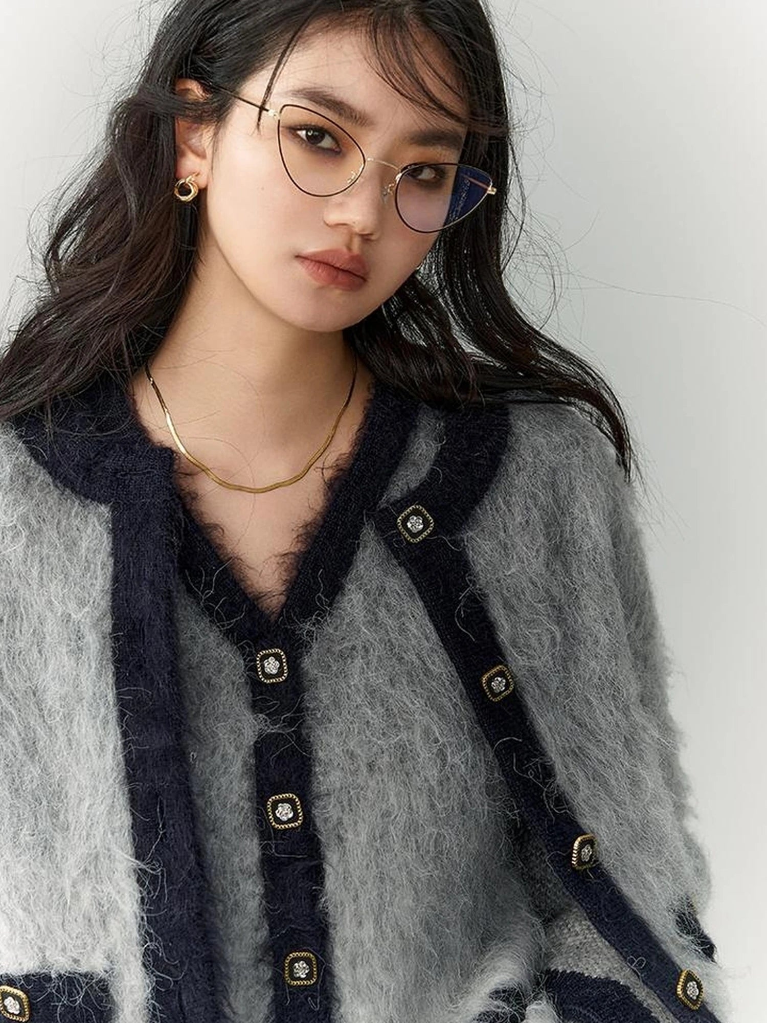 OfAkiva Rebellious Elegance Gradient Knit V-neck T-shirt Long Sleeve