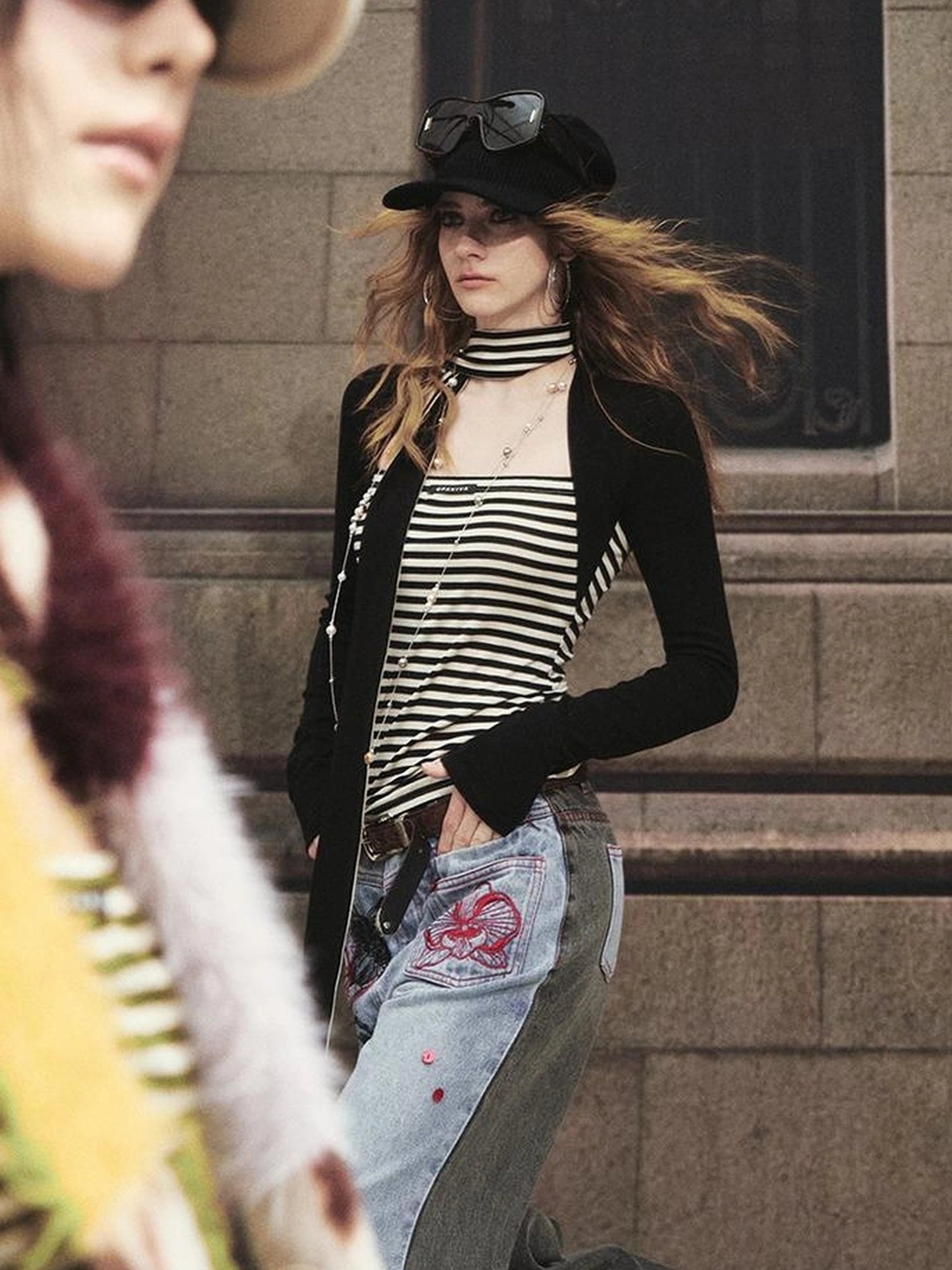 OfAkiva Slim Striped Knit Long Sleeve V-neck T-shirt