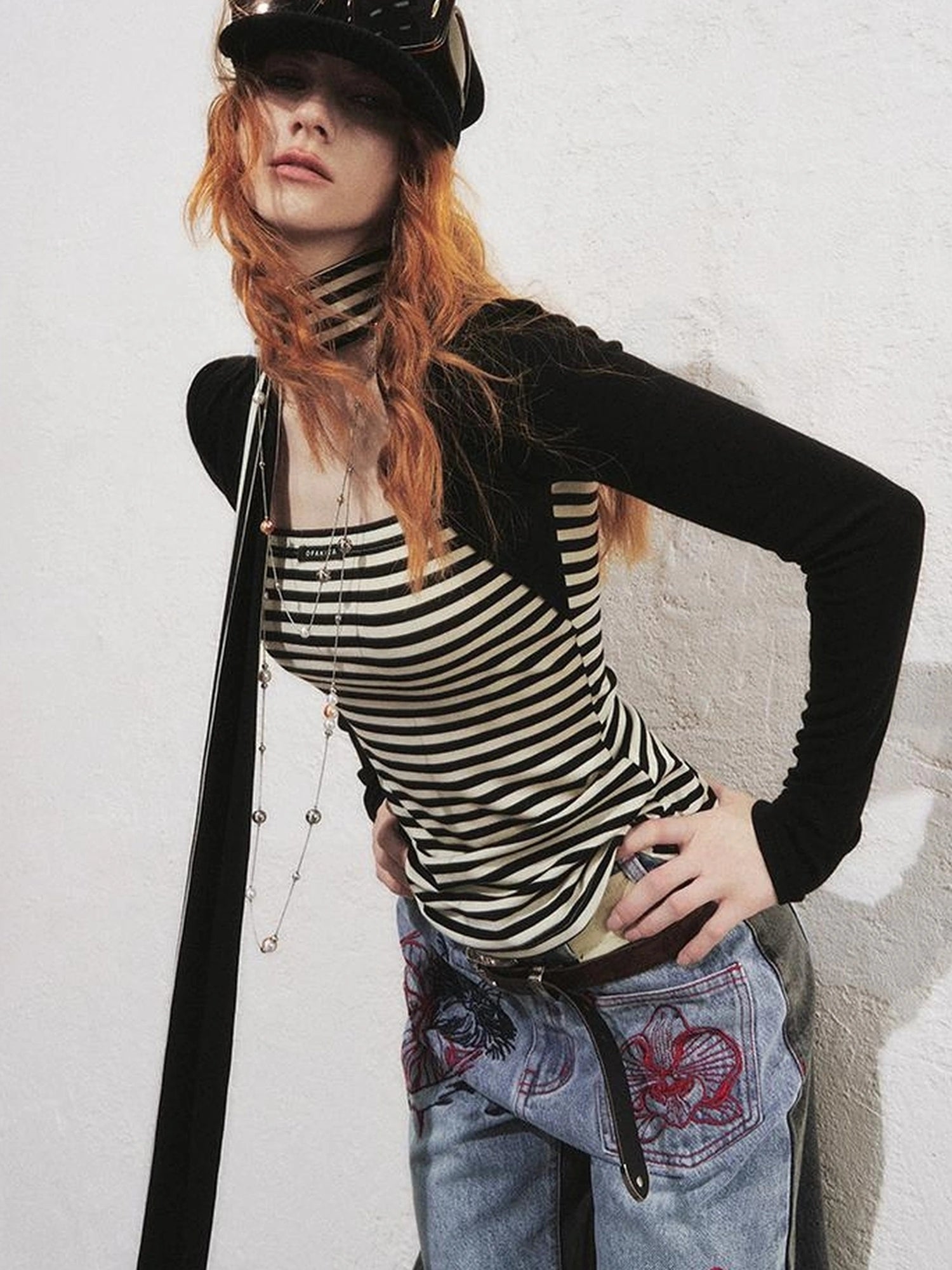 OfAkiva Slim Striped Knit Long Sleeve V-neck T-shirt