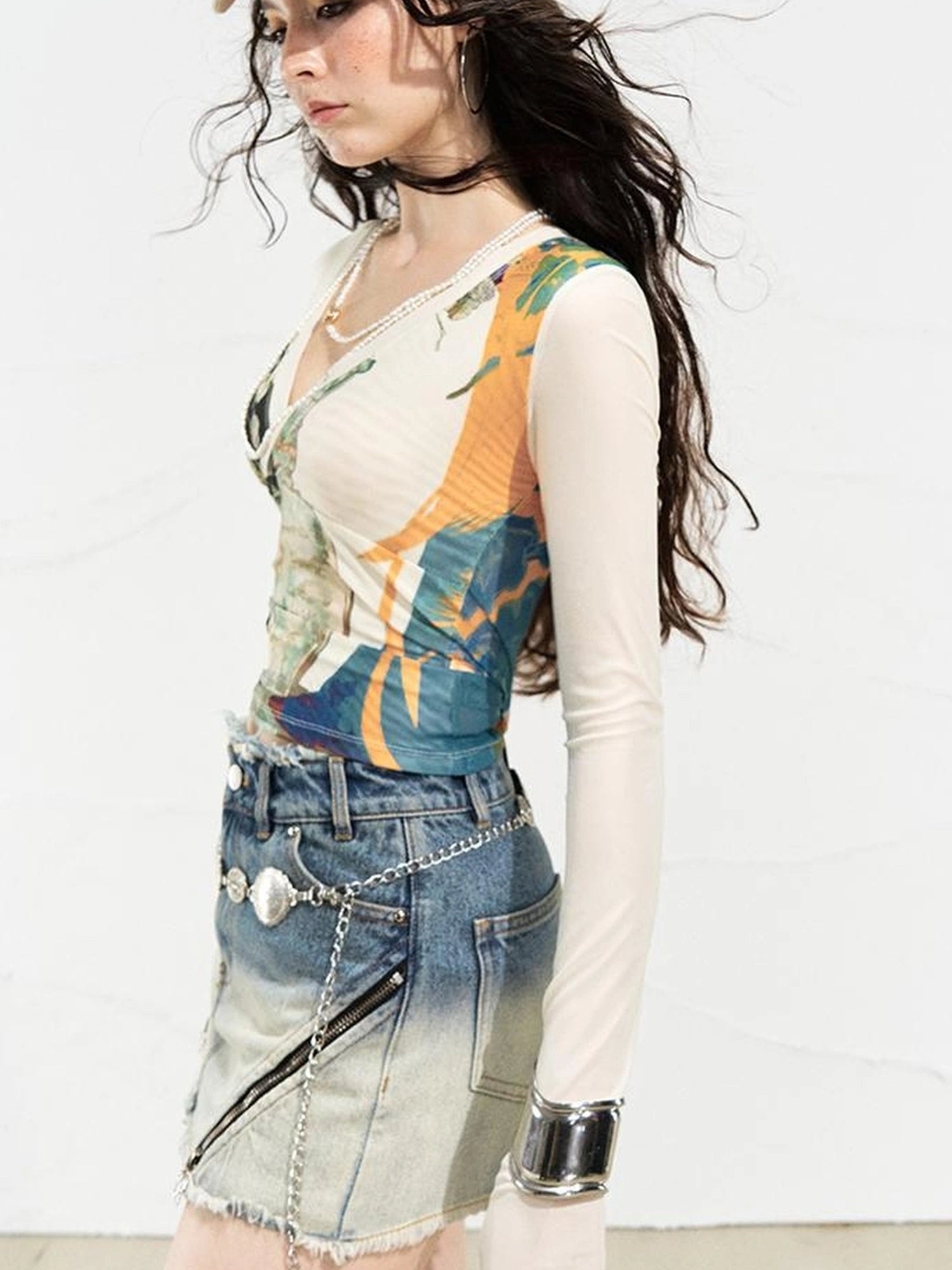 OfAkiva Turandot V-neck Floral Split Tee