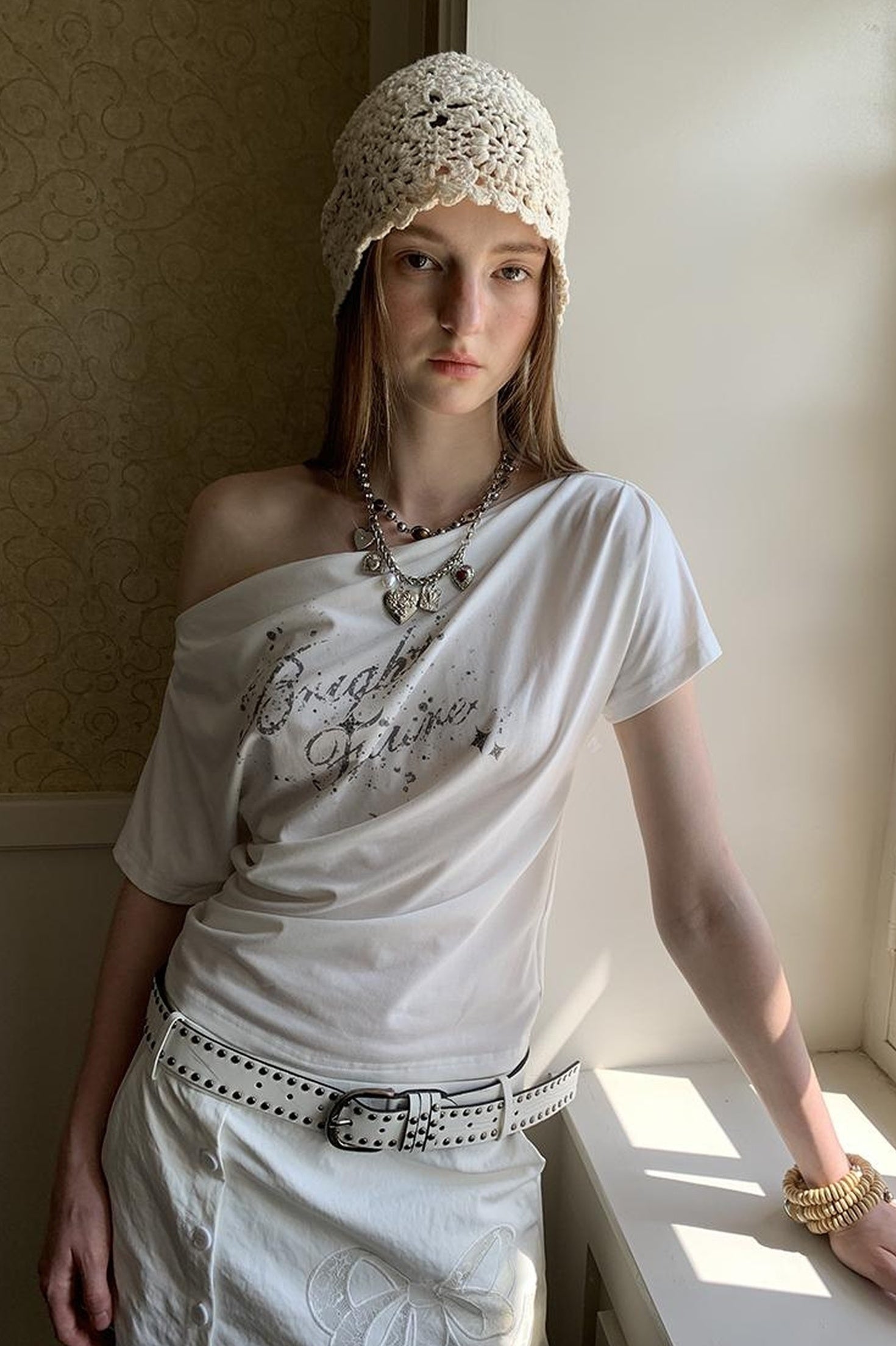 DIDDI MODA Off Shoulder Letter Graphic Rhinestone Pleated Tee