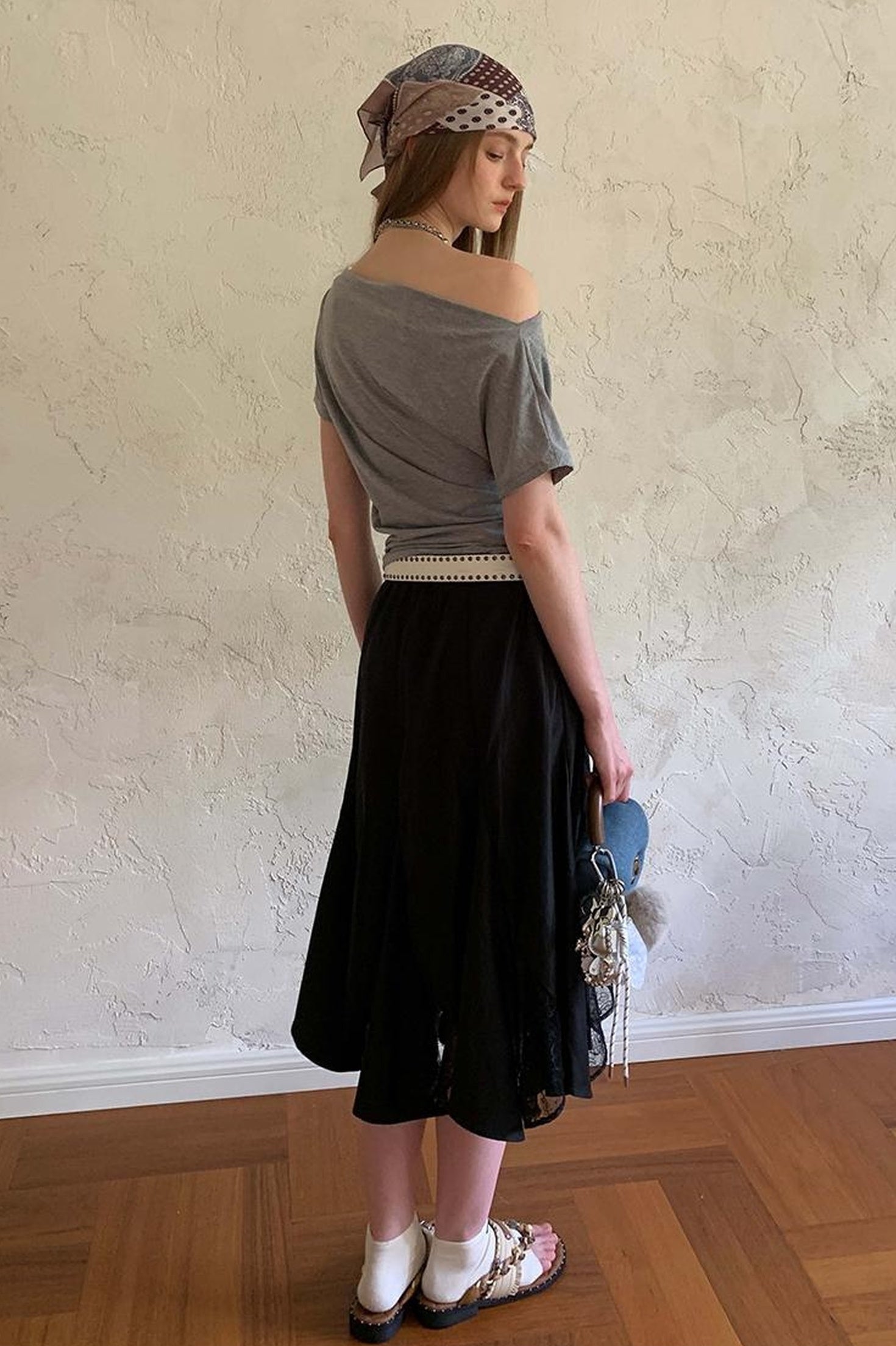 DIDDI MODA Off Shoulder Letter Graphic Rhinestone Pleated Tee