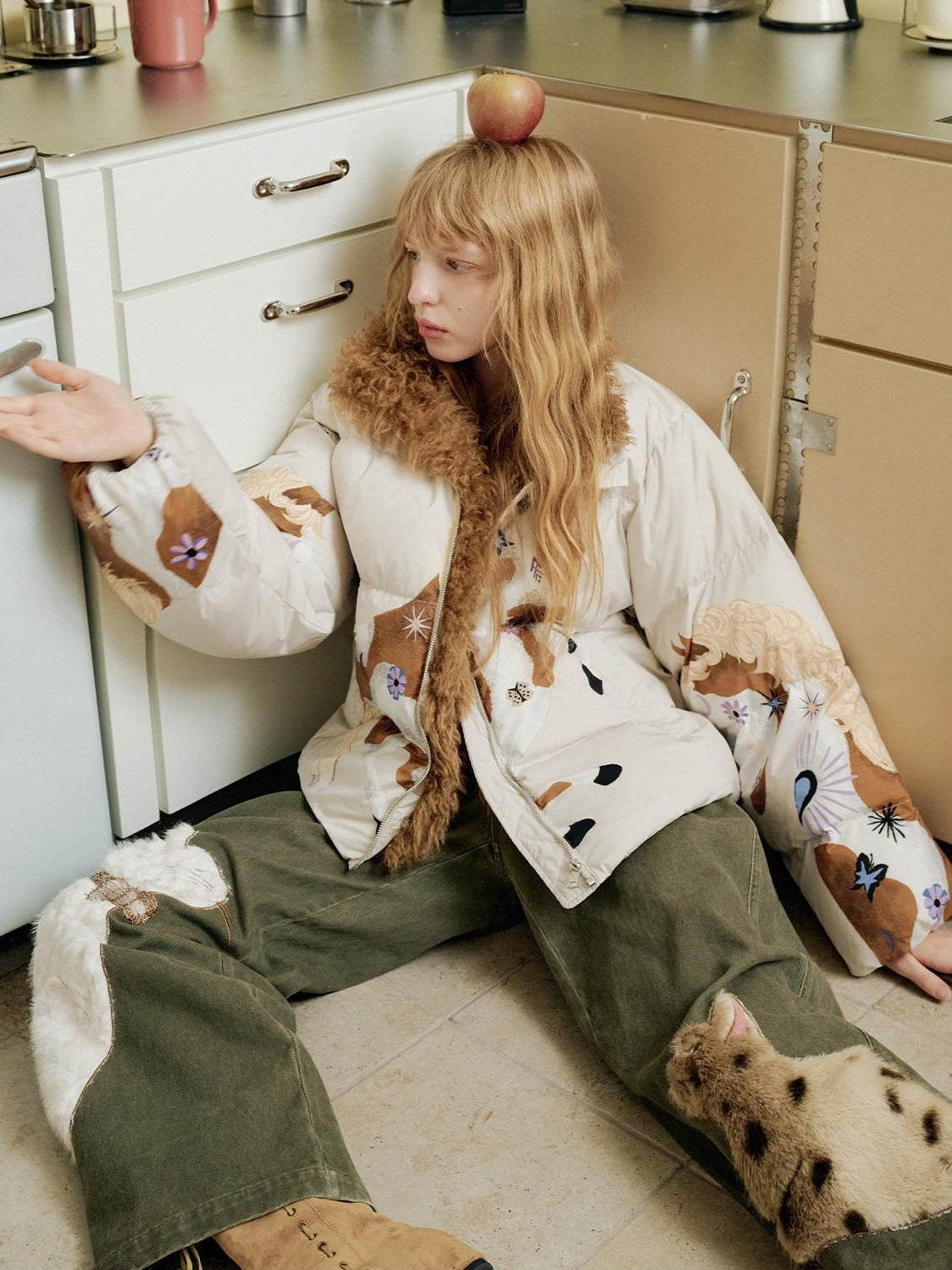 OuttheBlue 90% Duck Down Warm Printed Casual Collared Women Beige Zipper Down Jackets