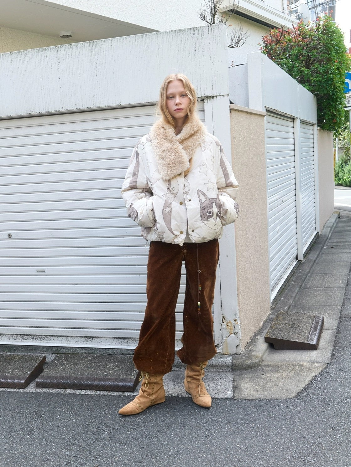 OuttheBlue 90% White Duck Down Warm Commuter Straight Short Women Beige Printed Down Jacket