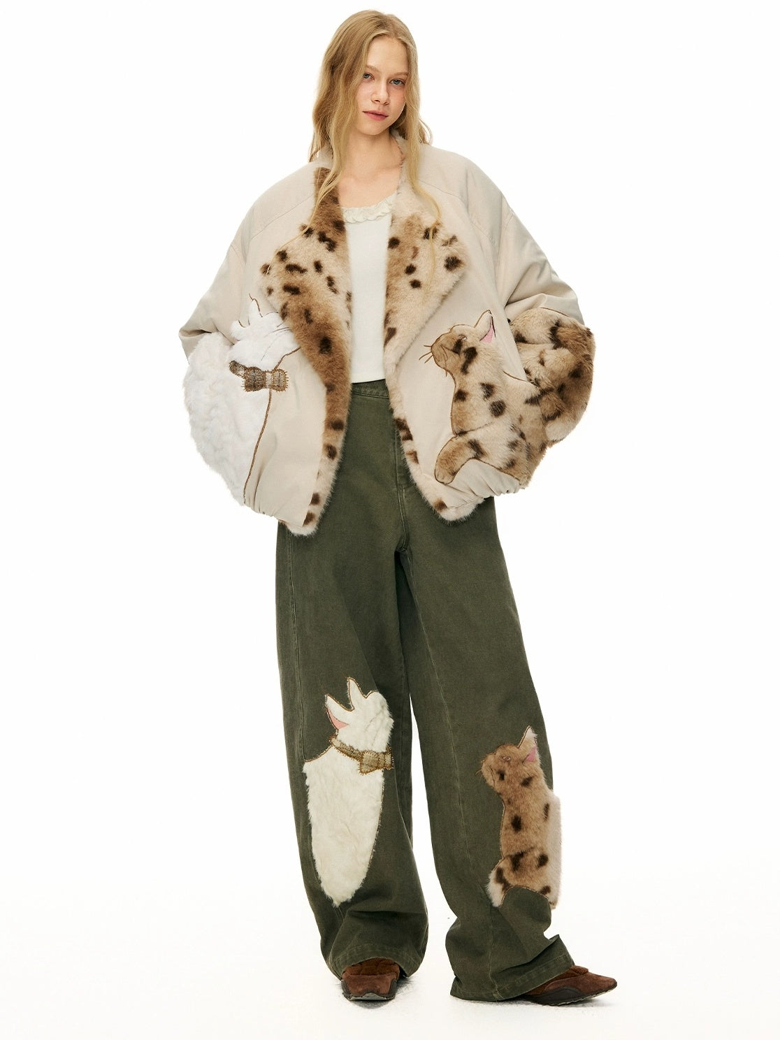 OuttheBlue Cotton Animal Print Applique Casual Curved Leg Natural Waist Green Women Pants