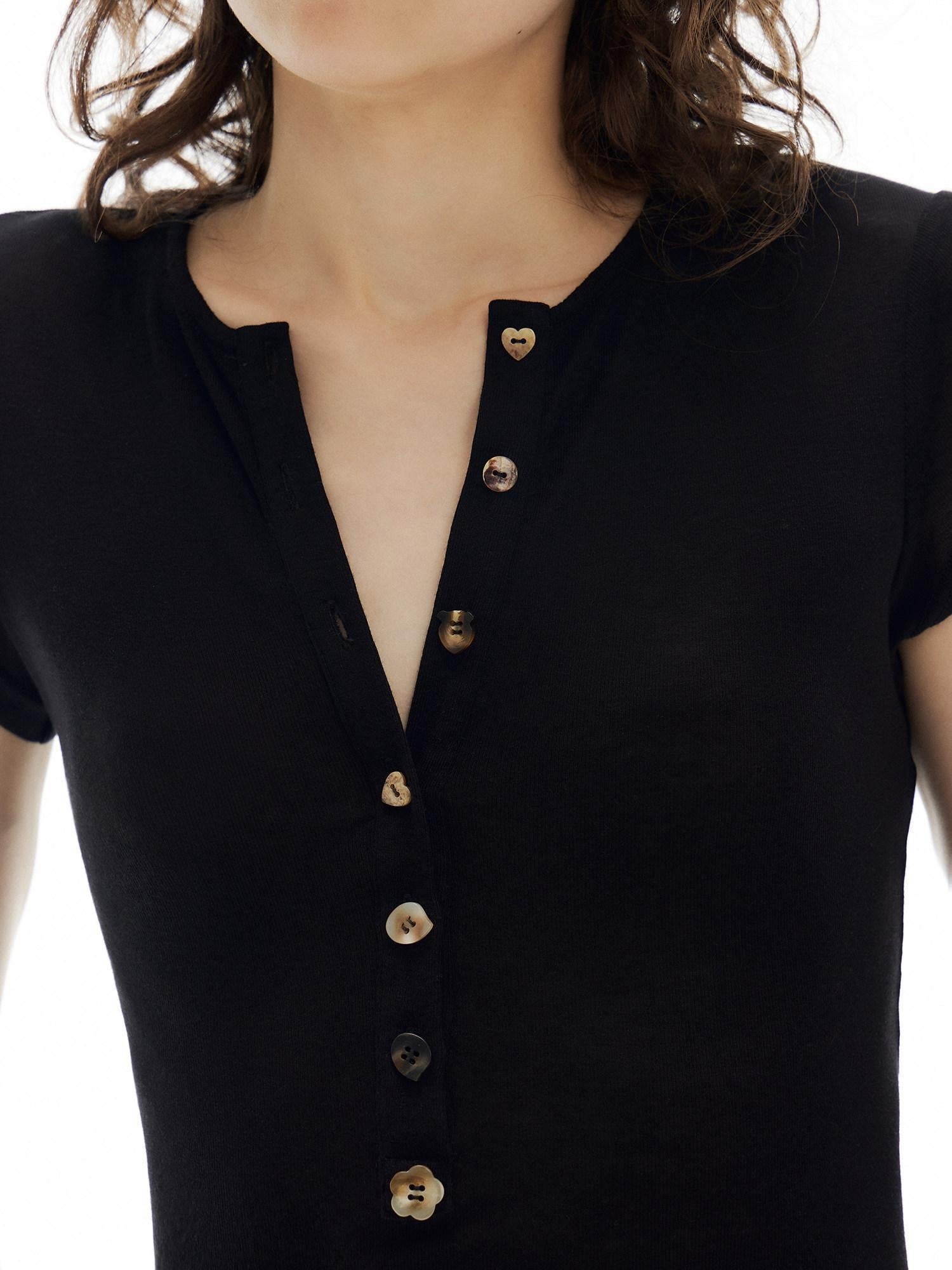 OuttheBlue Regenerated Cellulose Stretch V-neck Cropped Casual Black Short Sleeve T-Shirts