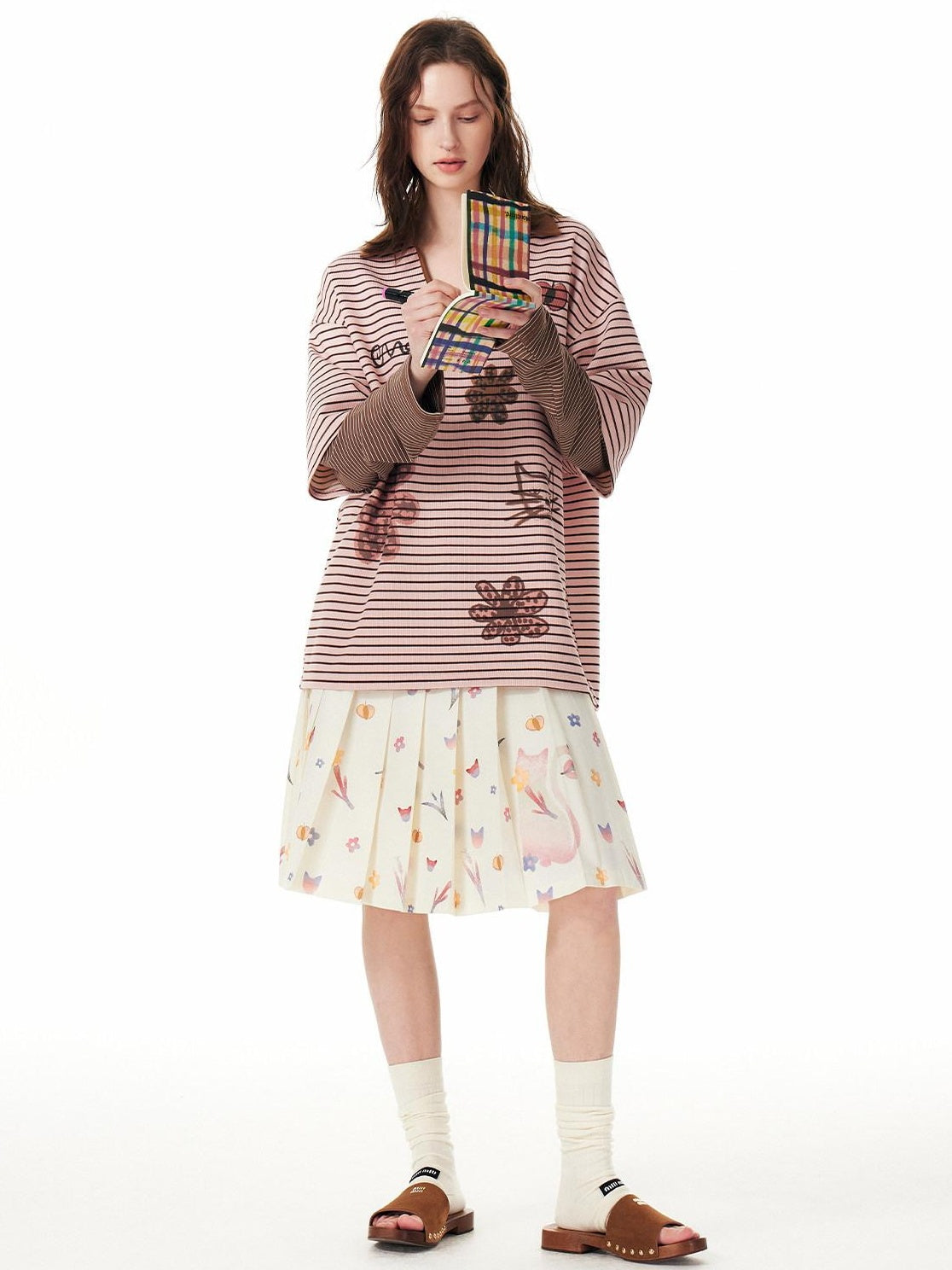OuttheBlue Soft Stretch Artistic Striped V-neck Loose Fit Casual Women Long Sleeve T-Shirts