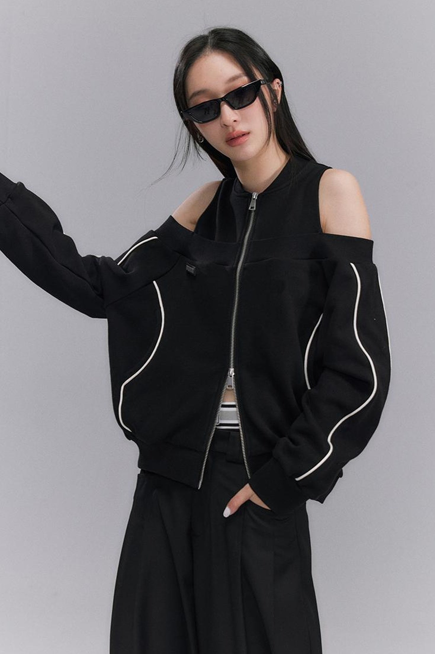 DIDDI MODA Oversized Black Cutout Shoulder Sweatshirt