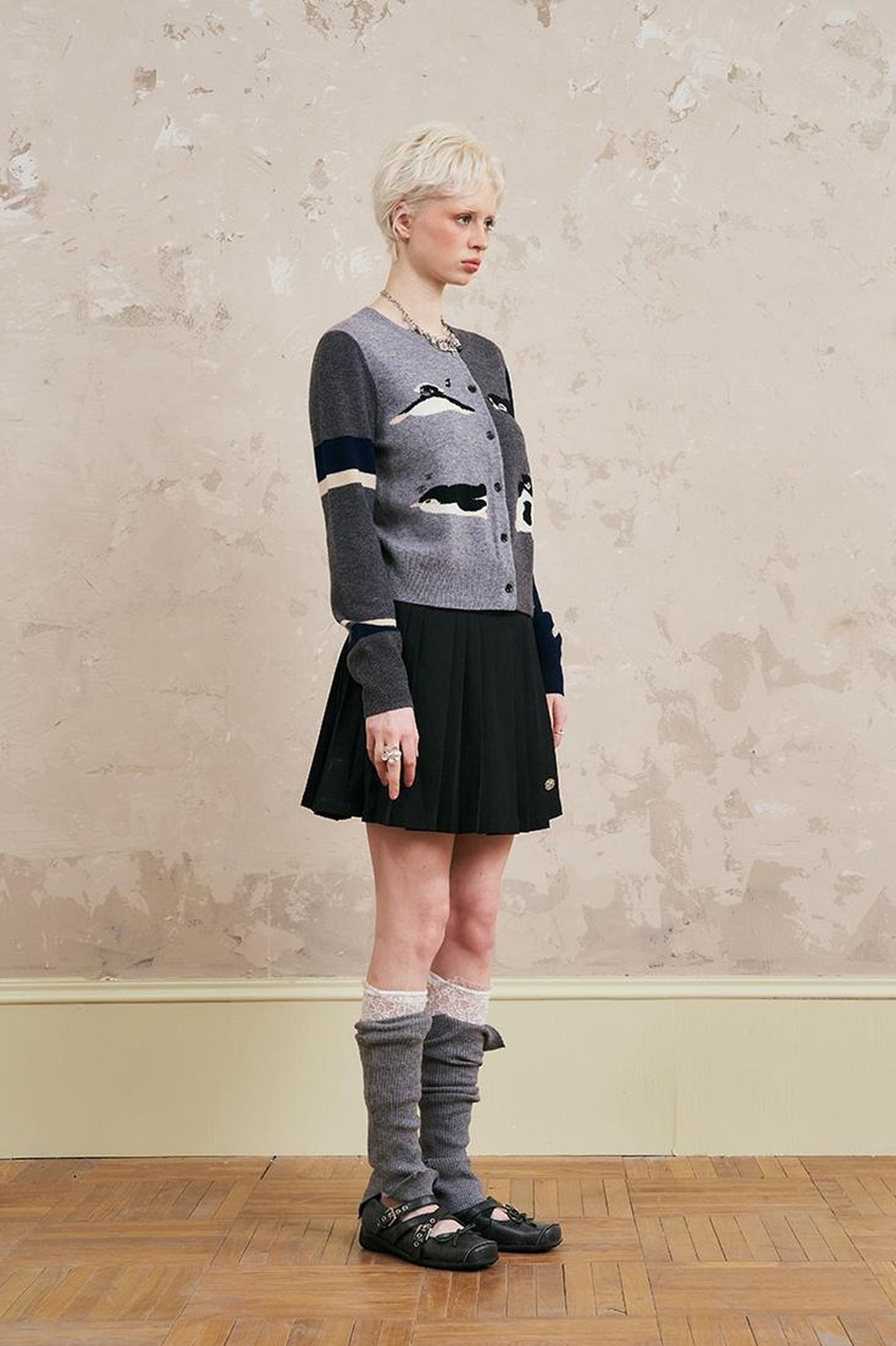 DIDDI MODA Pleated Mini Skirt With Metallic Logo Structured Flowy