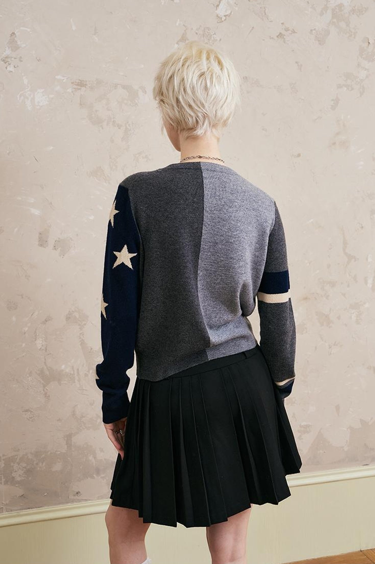 DIDDI MODA Pleated Mini Skirt With Metallic Logo Structured Flowy