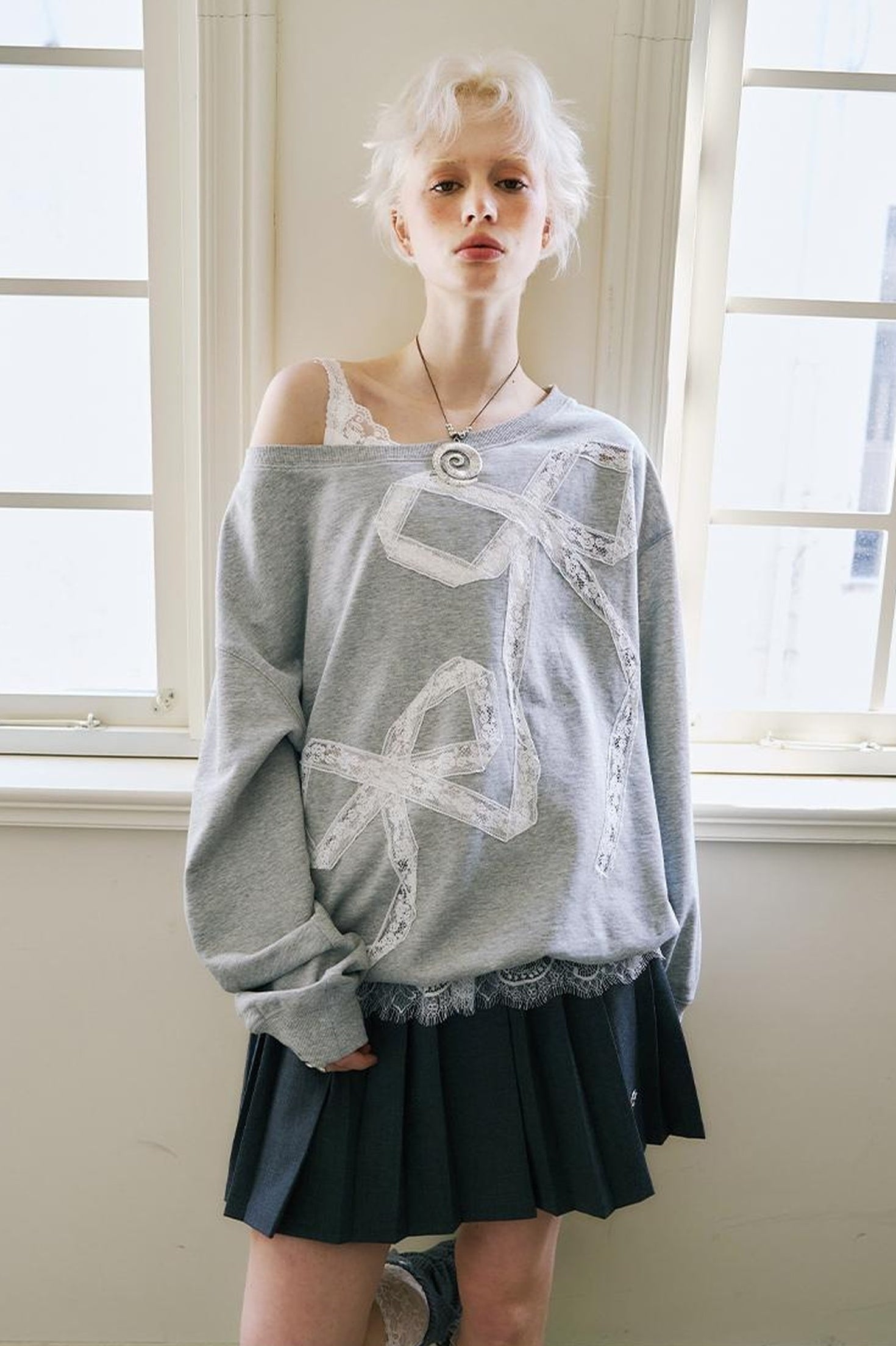 DIDDI MODA Pleated Mini Skirt With Metallic Logo Structured Flowy