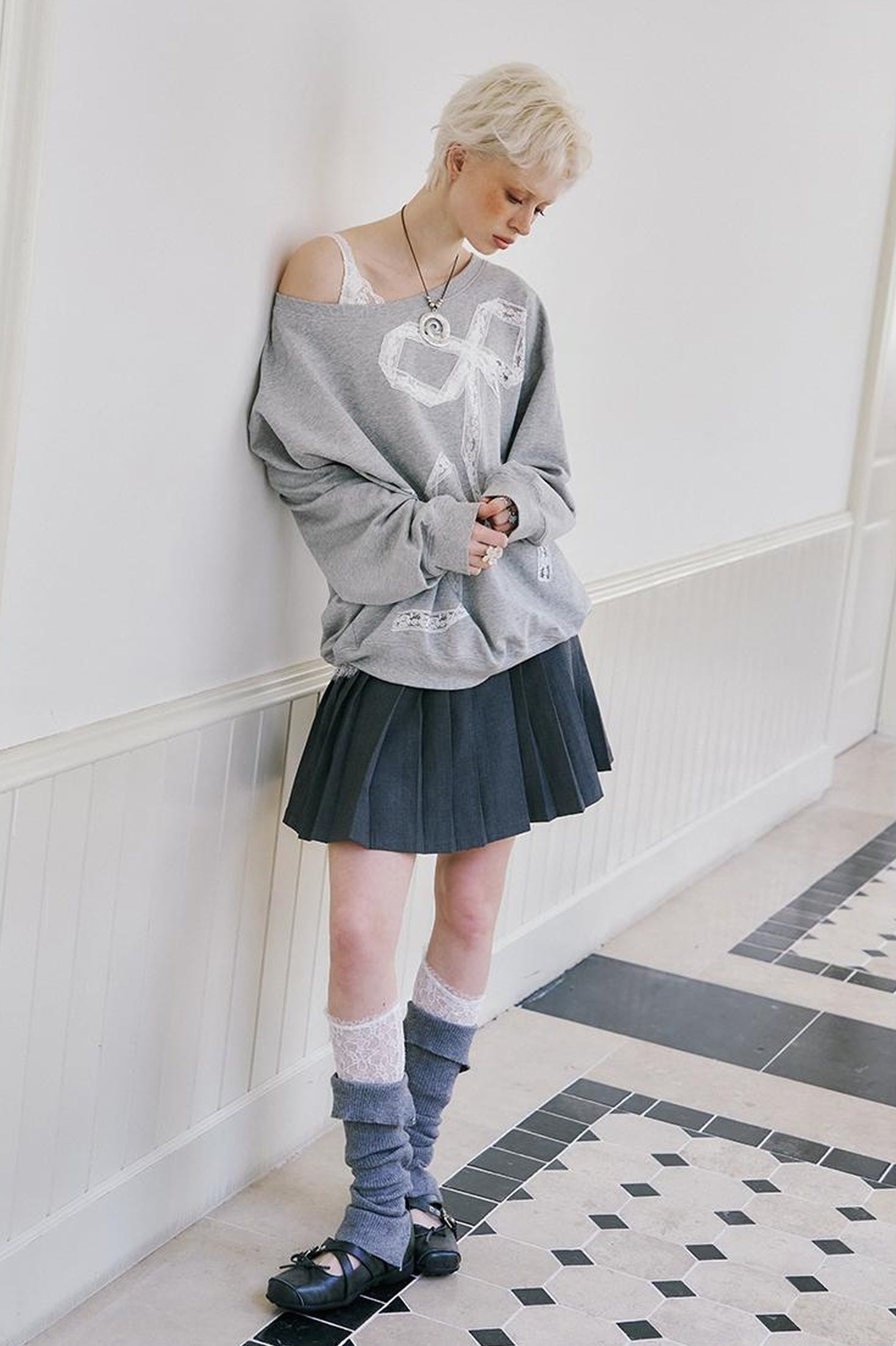 DIDDI MODA Pleated Mini Skirt With Metallic Logo Structured Flowy