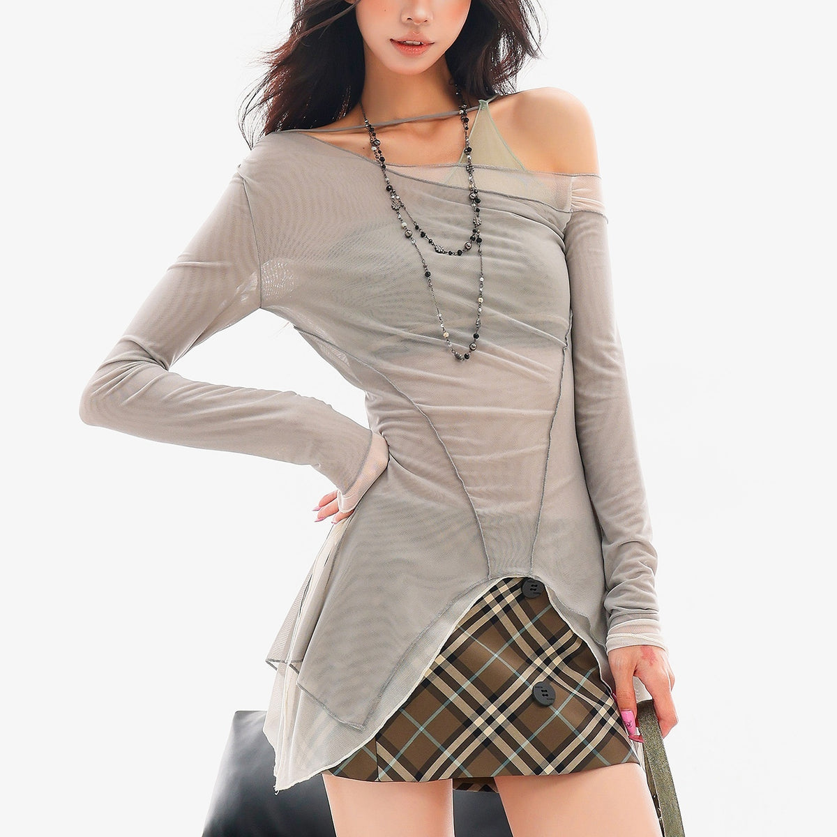 QIUQIU_STUDIO_Asymmetric_Slant_Shoulder_Mesh_Spliced_Slim_Fit_Women&