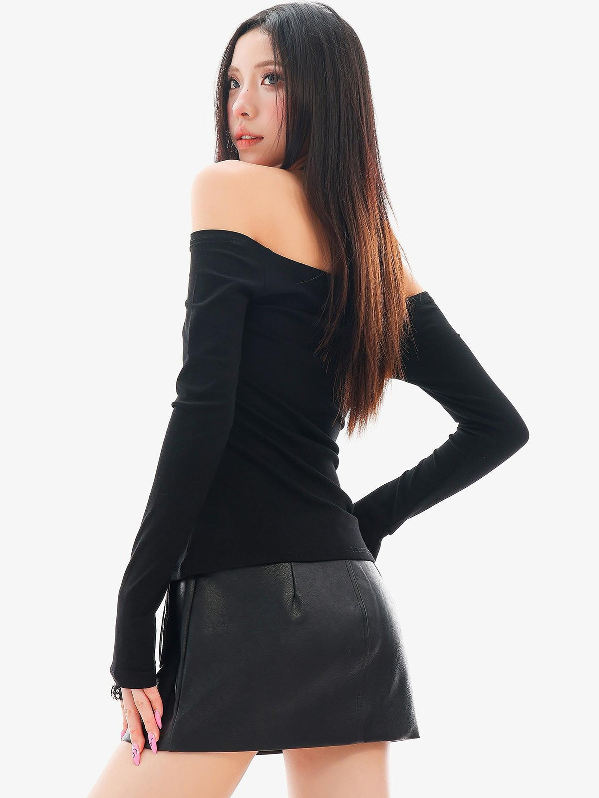 QIUQIU STUDIO Black Rhinestone Letter Off Shoulder Slim Fit Women&