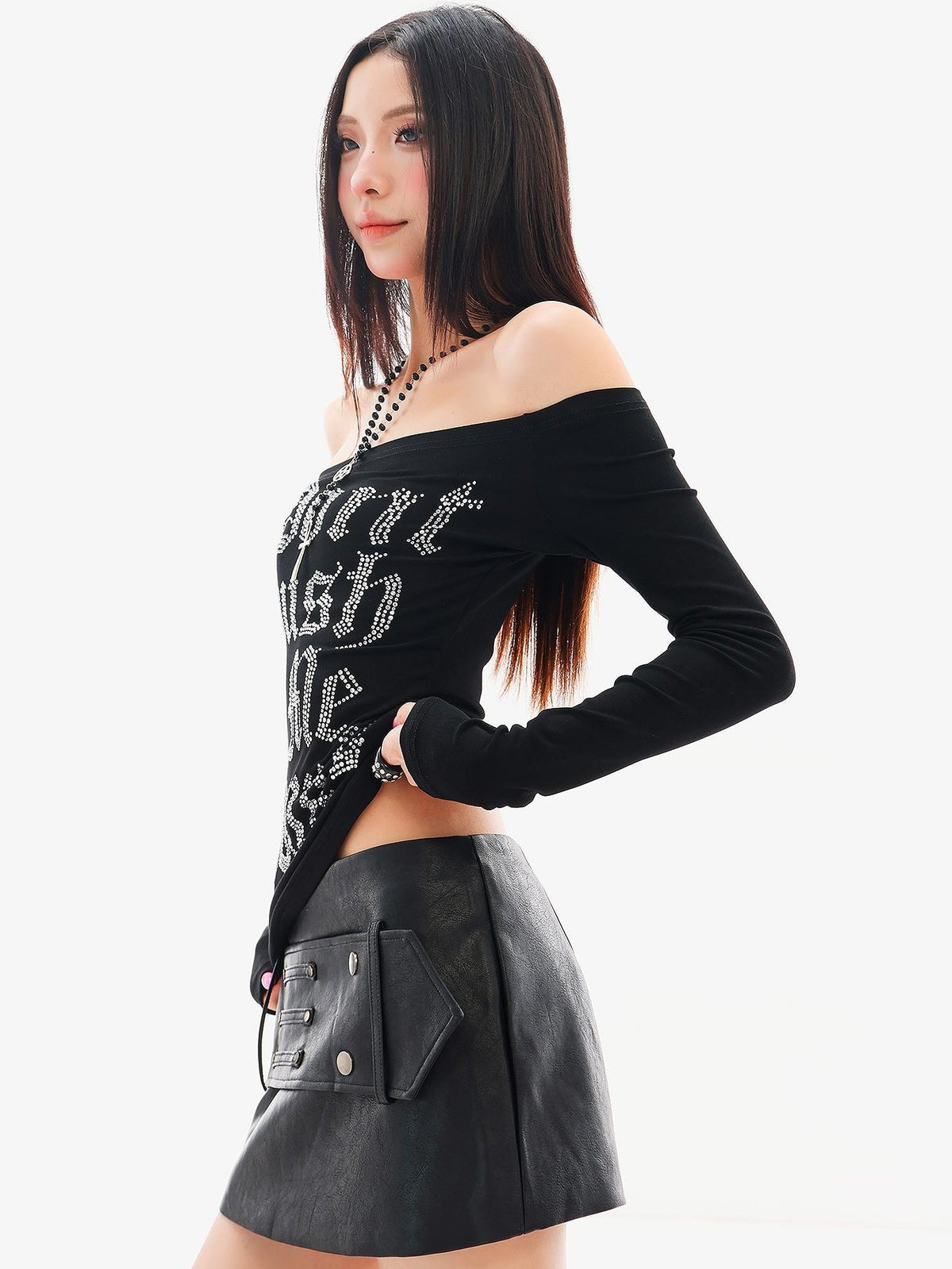 QIUQIU STUDIO Black Rhinestone Letter Off Shoulder Slim Fit Women&